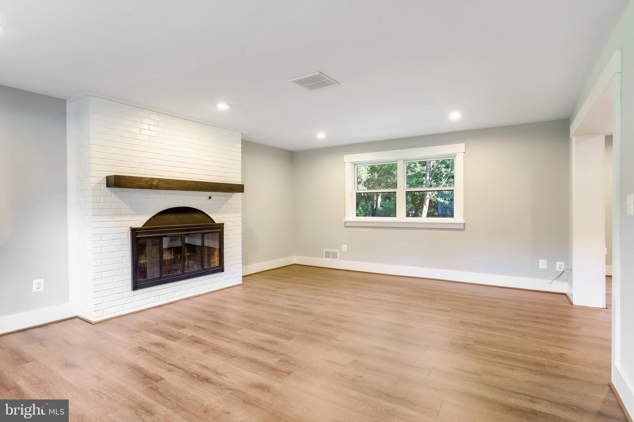 WILLIAMSBURG VILLAGE - Residential