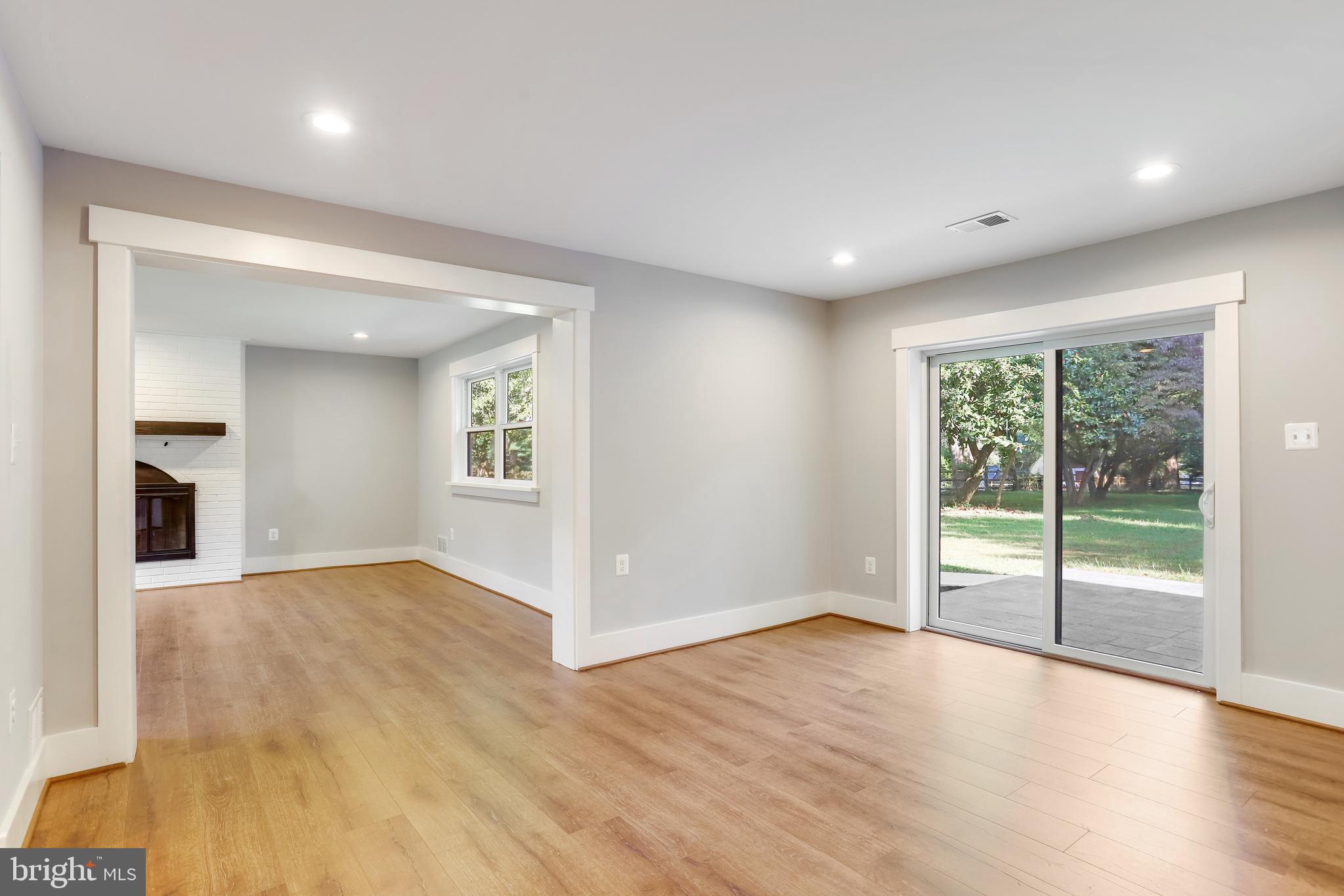 WILLIAMSBURG VILLAGE - Residential