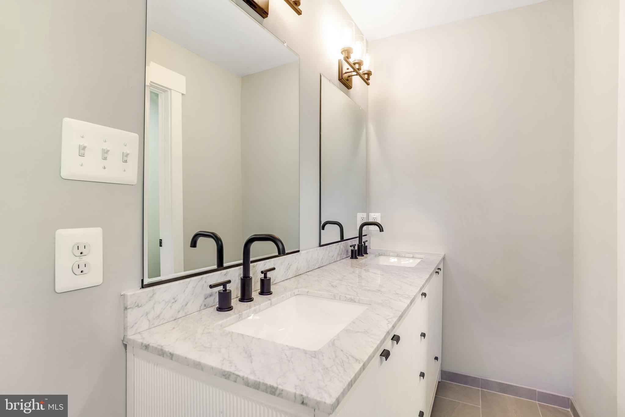 WILLIAMSBURG VILLAGE - Residential