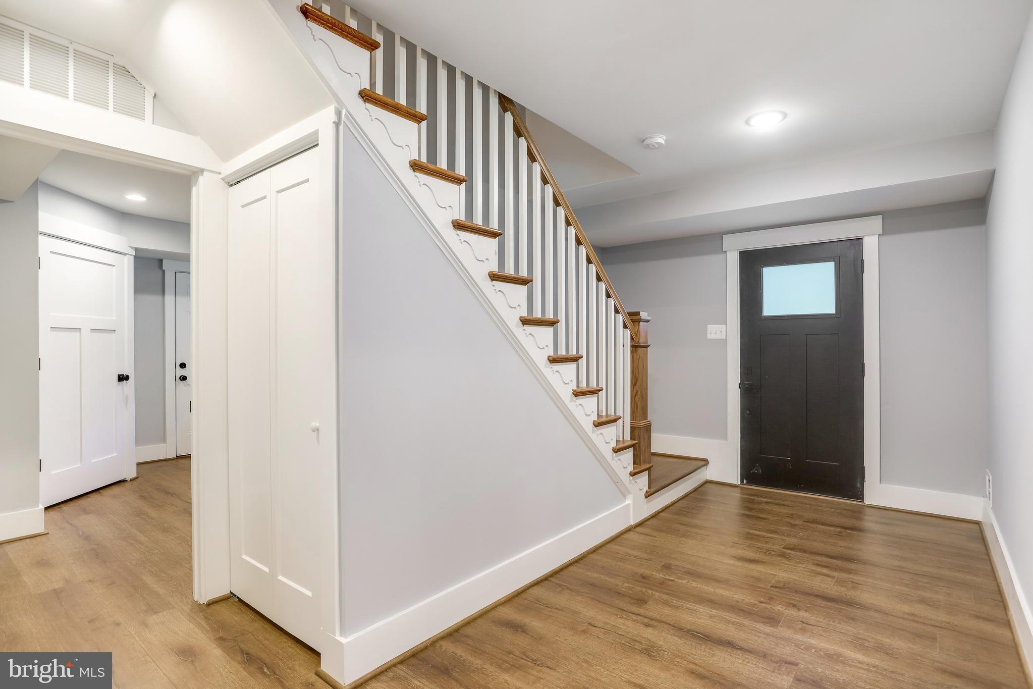 WILLIAMSBURG VILLAGE - Residential