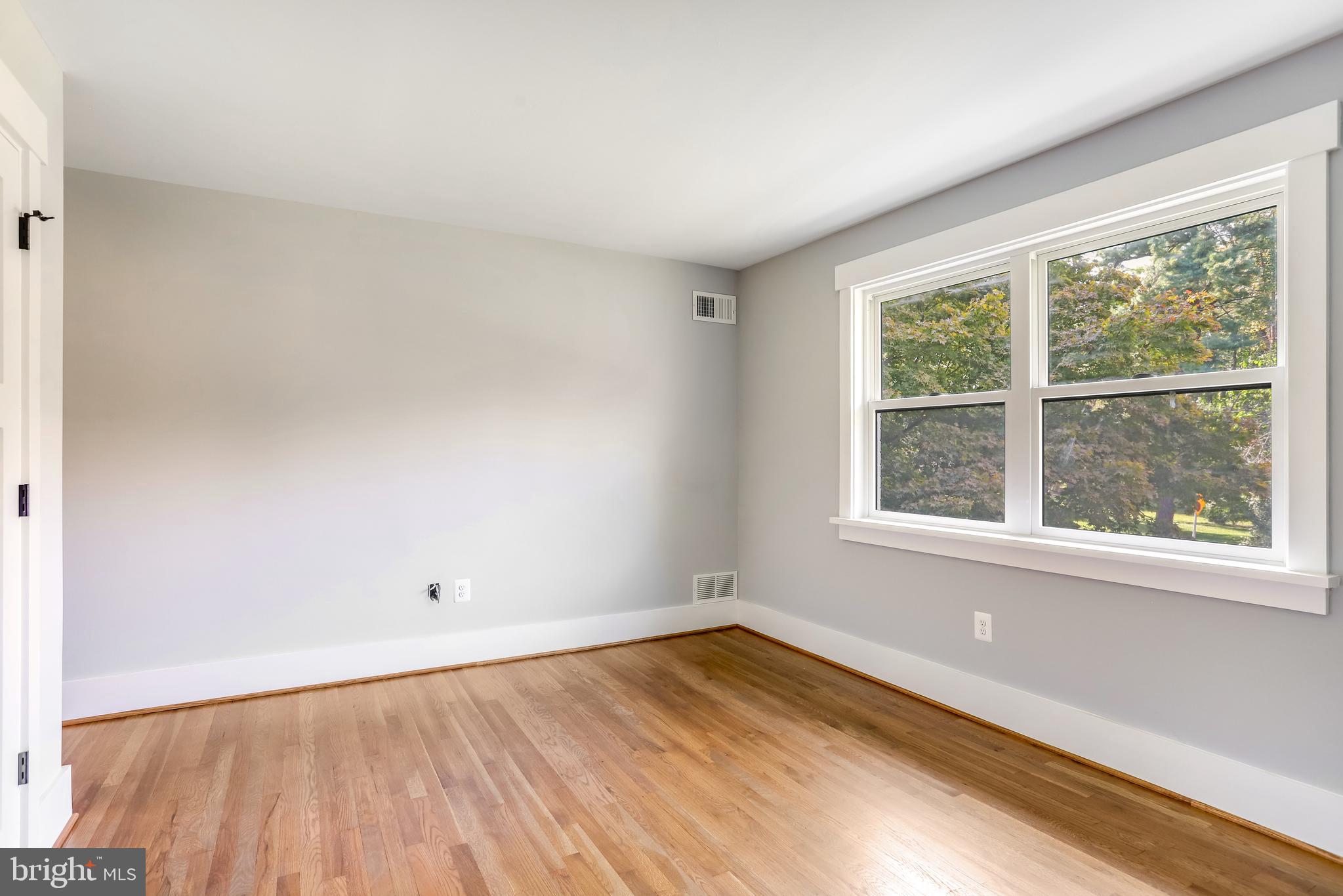 WILLIAMSBURG VILLAGE - Residential