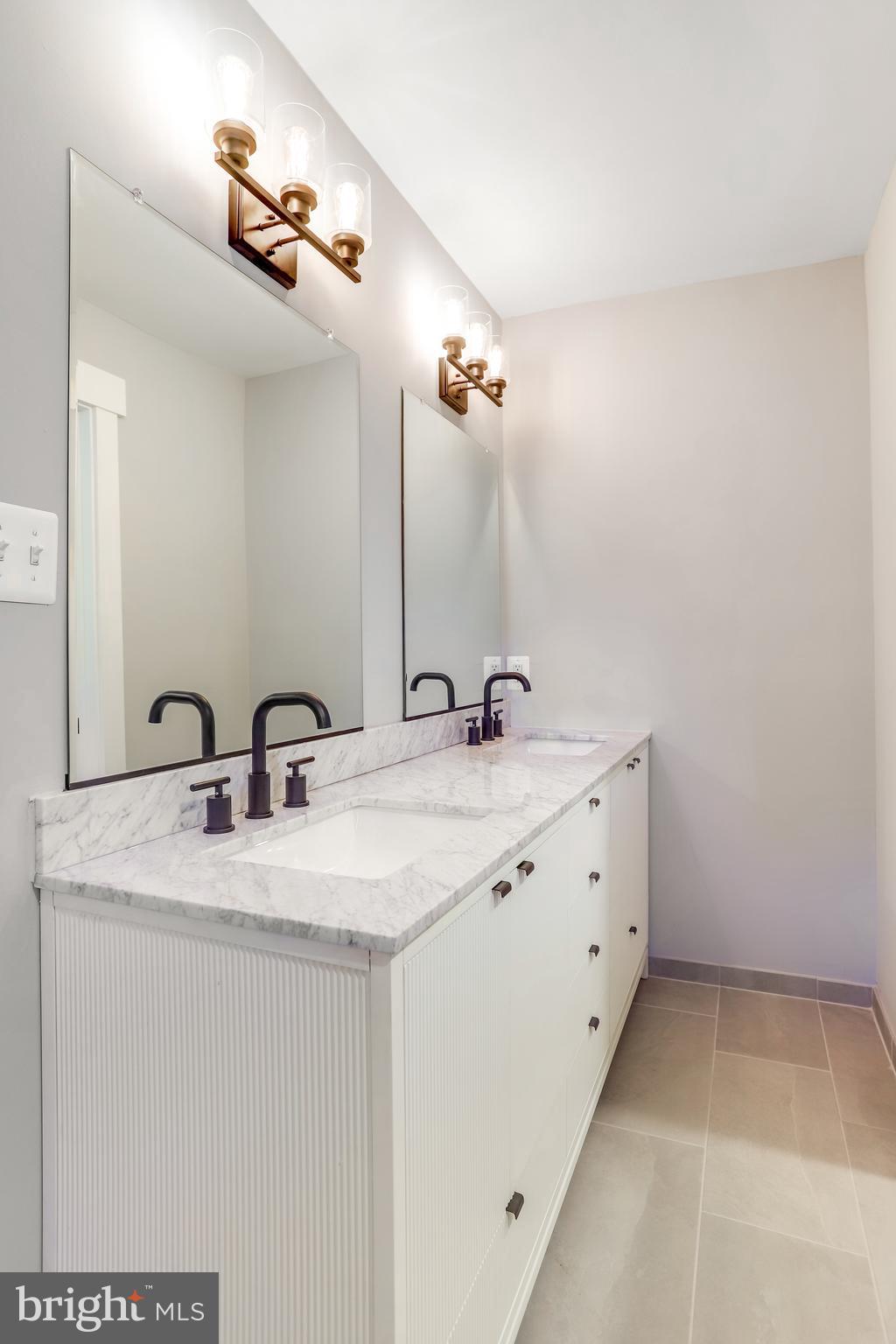 WILLIAMSBURG VILLAGE - Residential