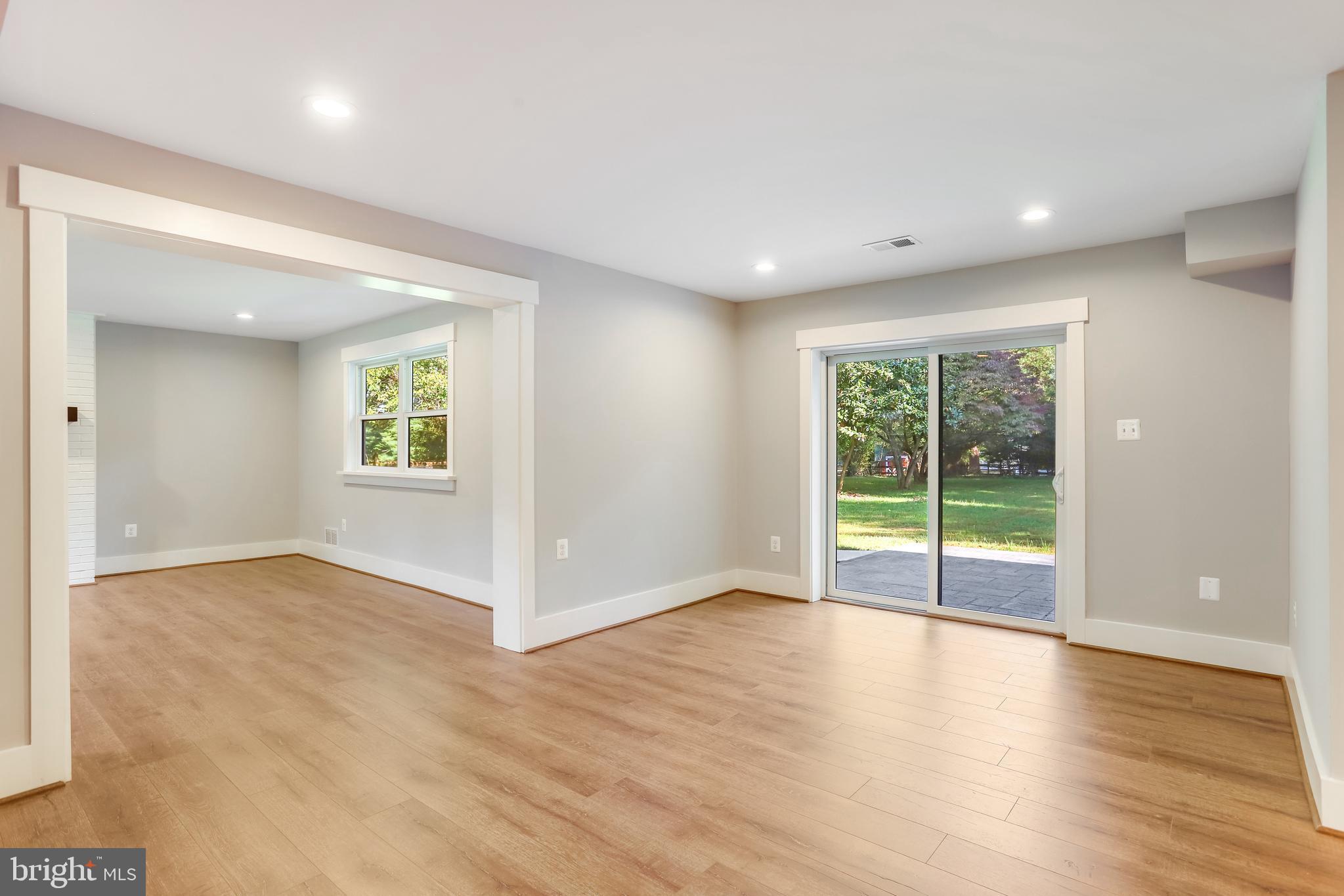 WILLIAMSBURG VILLAGE - Residential