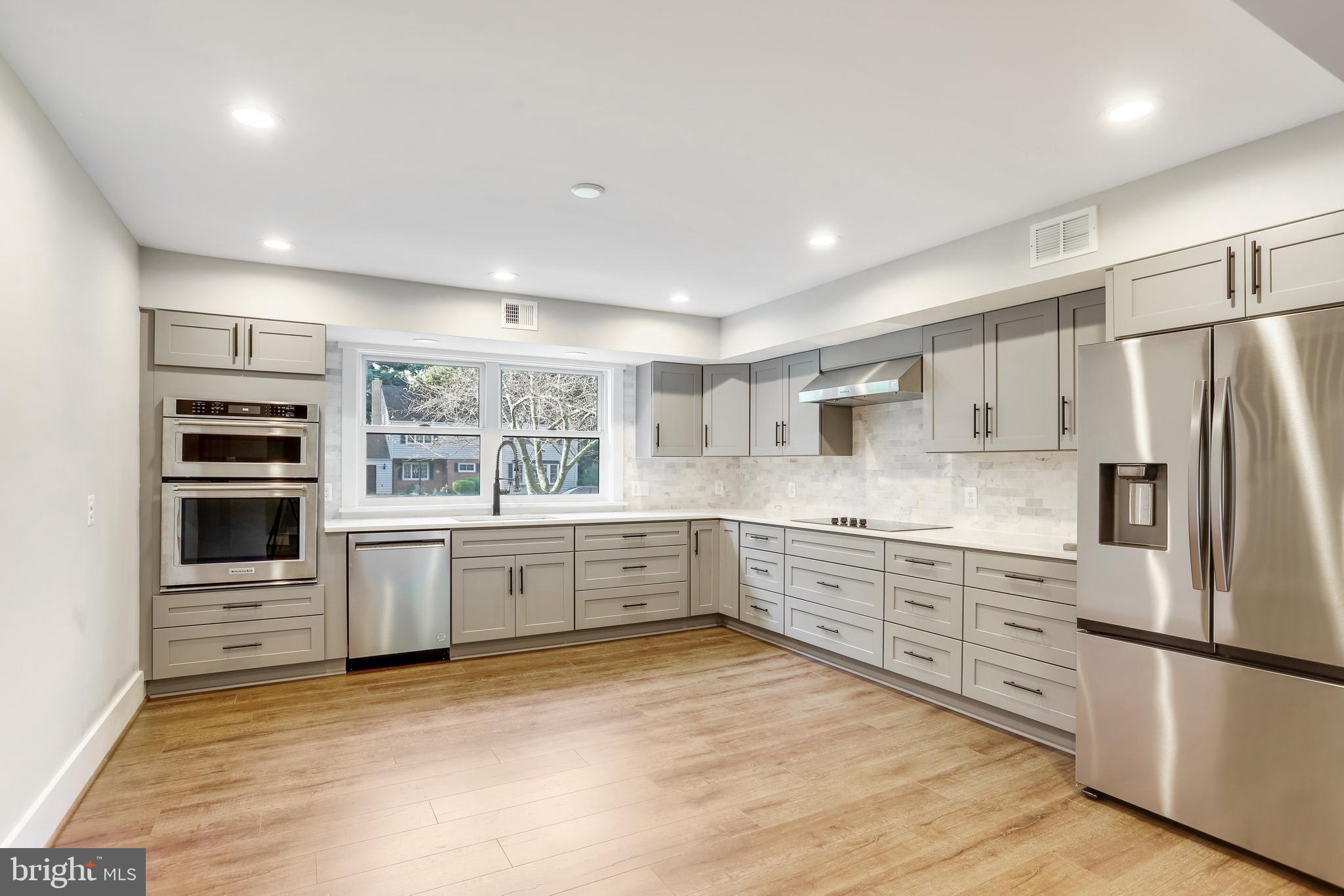 WILLIAMSBURG VILLAGE - Residential