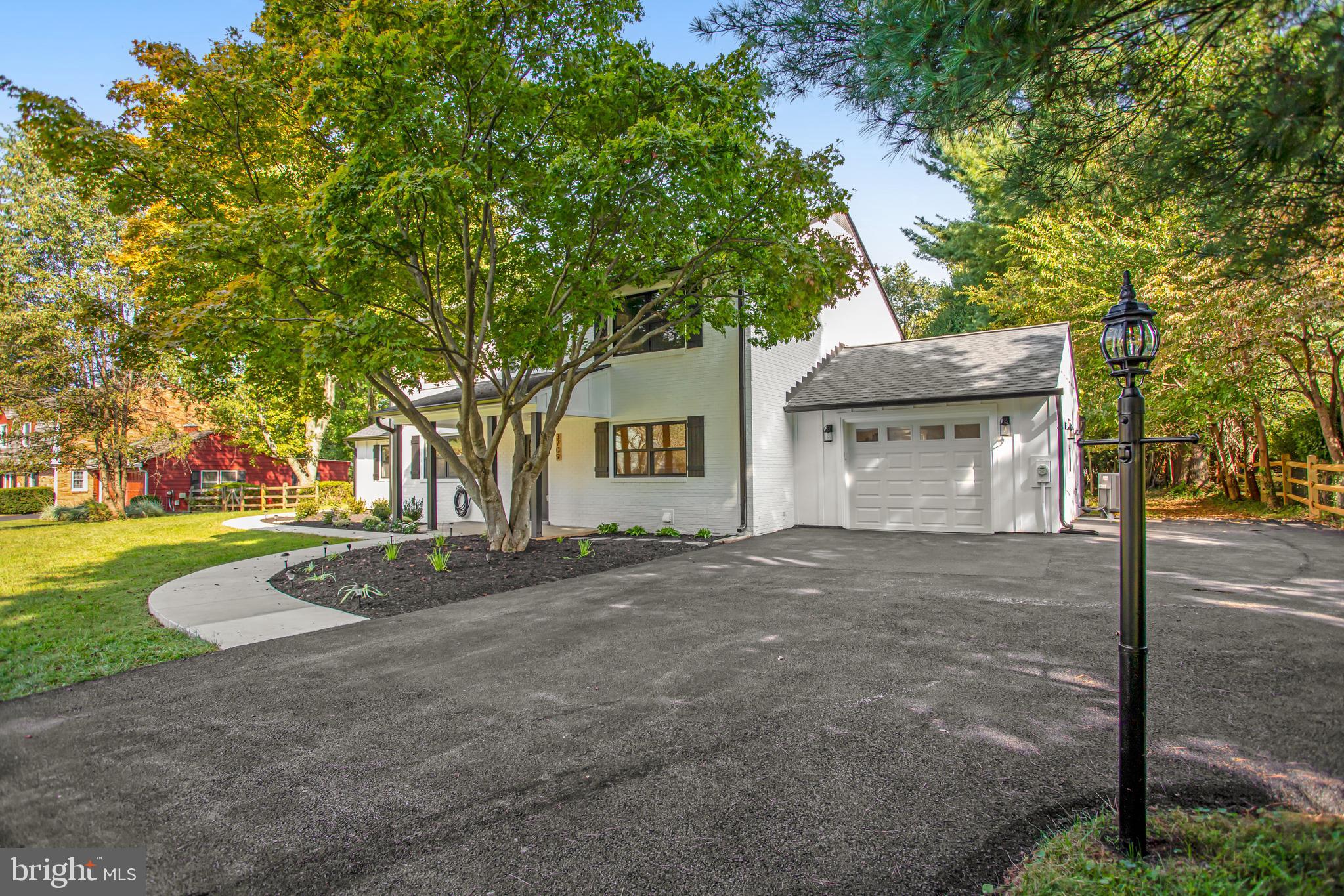 WILLIAMSBURG VILLAGE - Residential