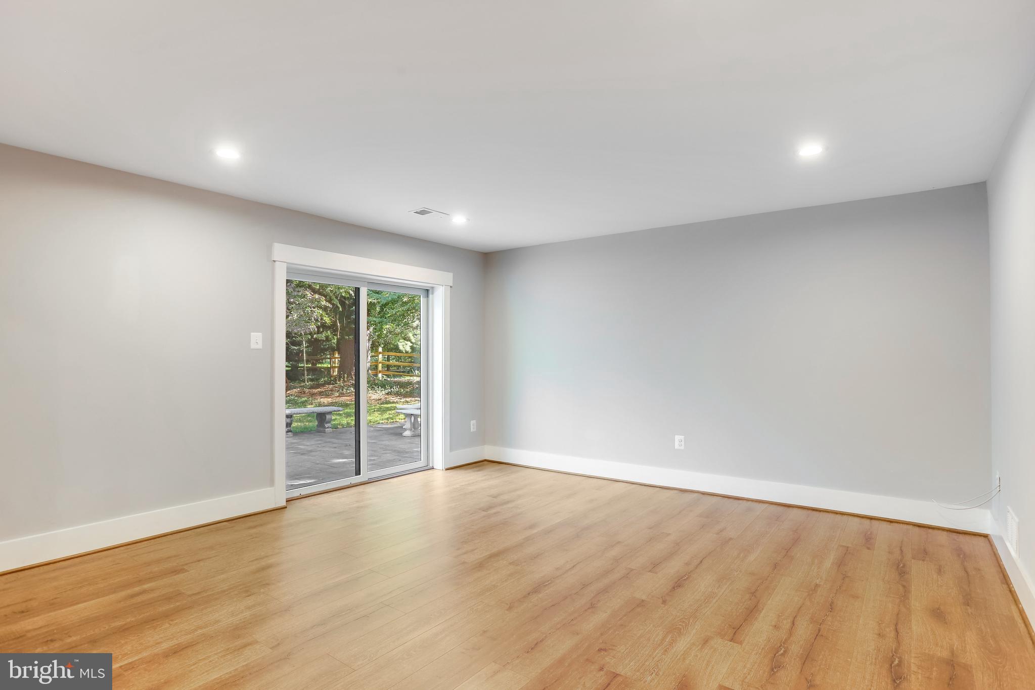 WILLIAMSBURG VILLAGE - Residential