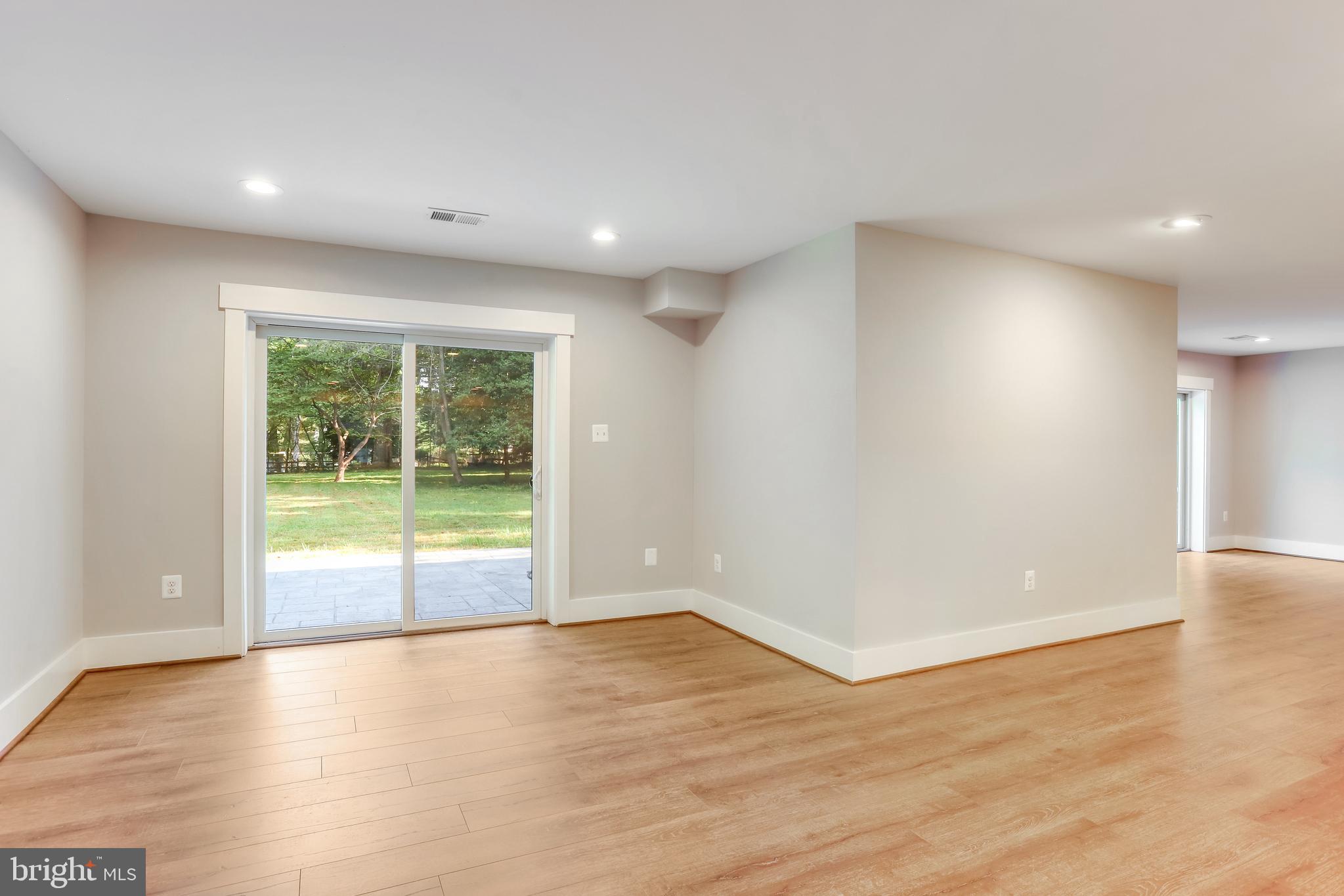 WILLIAMSBURG VILLAGE - Residential