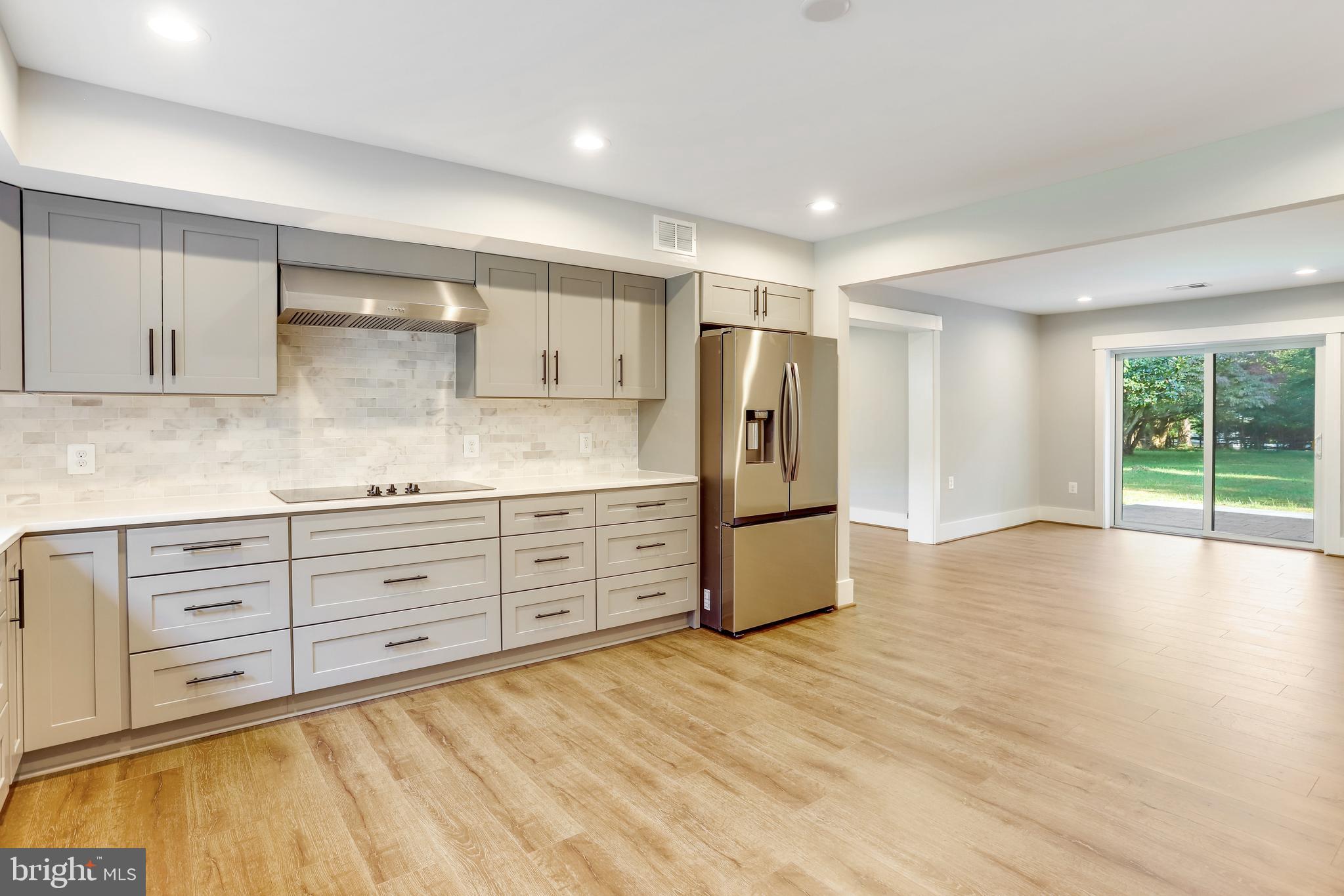 WILLIAMSBURG VILLAGE - Residential