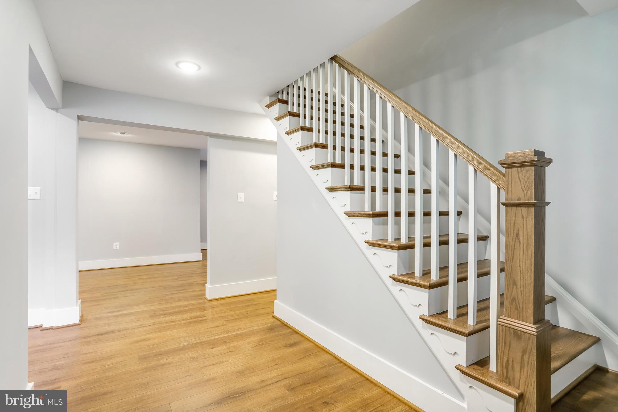 WILLIAMSBURG VILLAGE - Residential