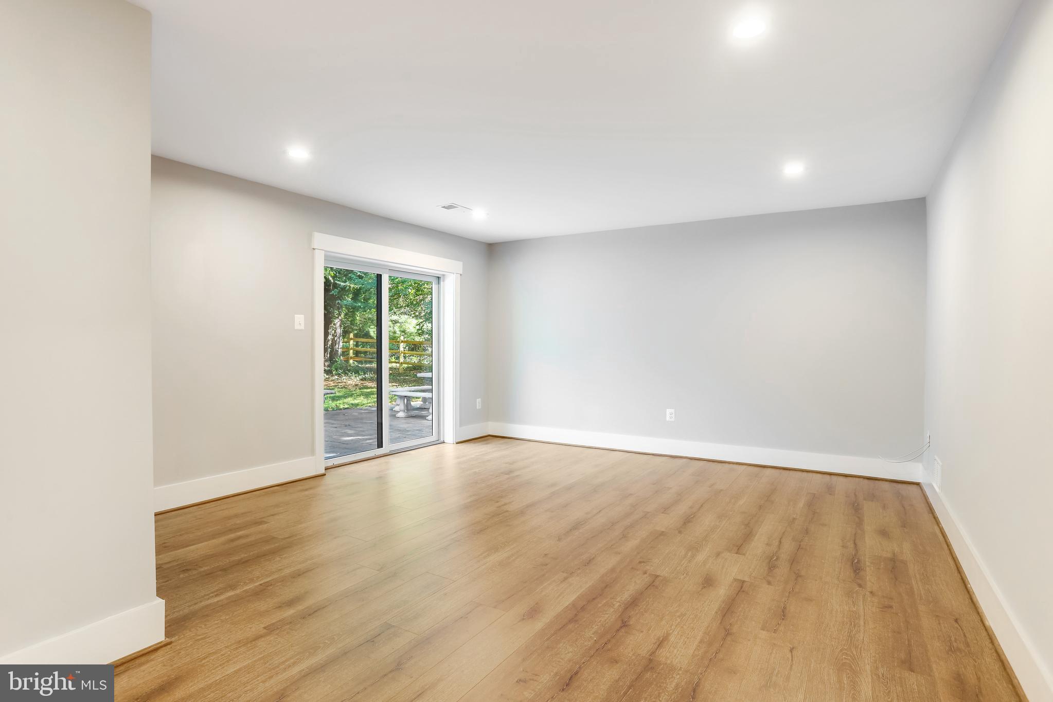 WILLIAMSBURG VILLAGE - Residential