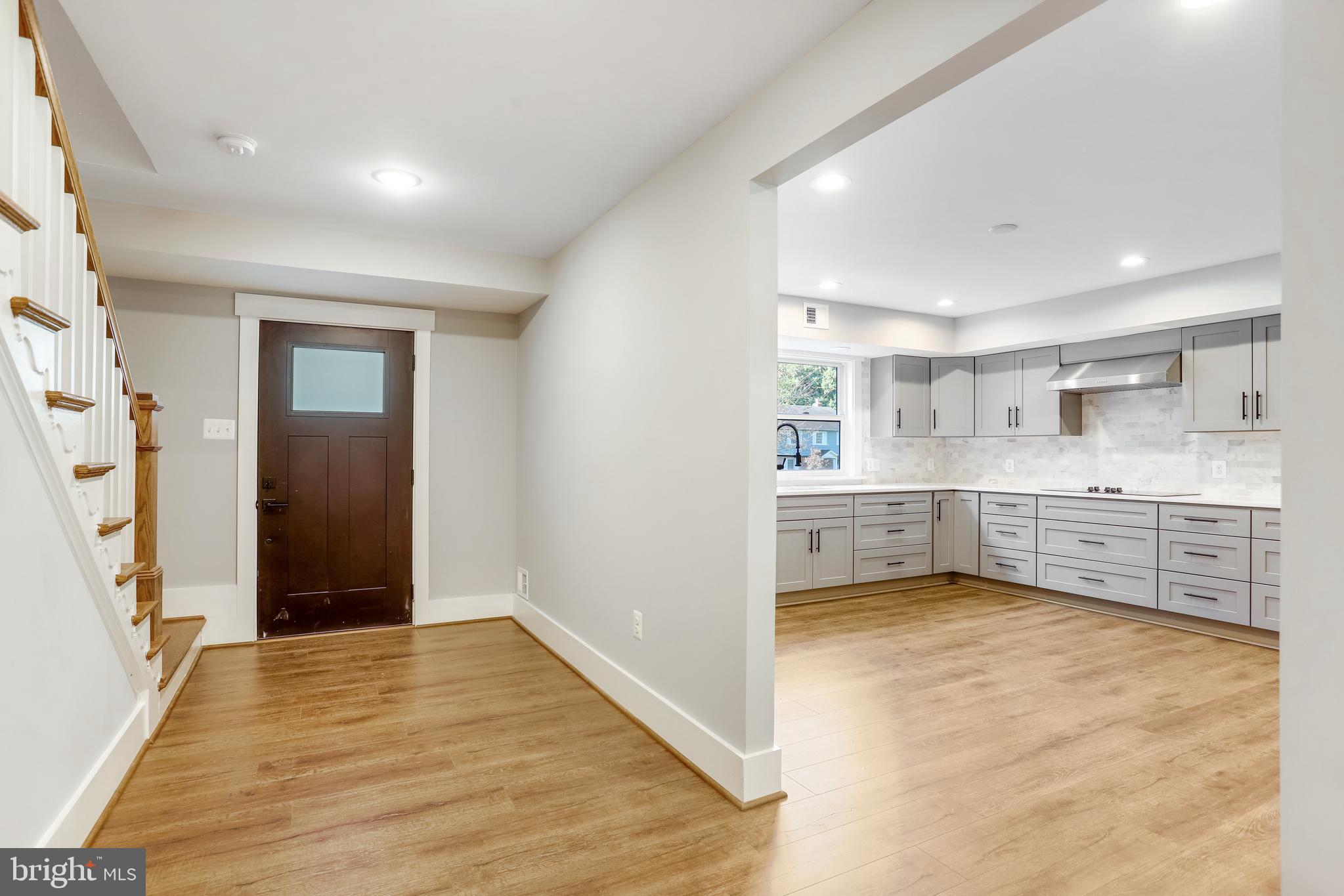 WILLIAMSBURG VILLAGE - Residential