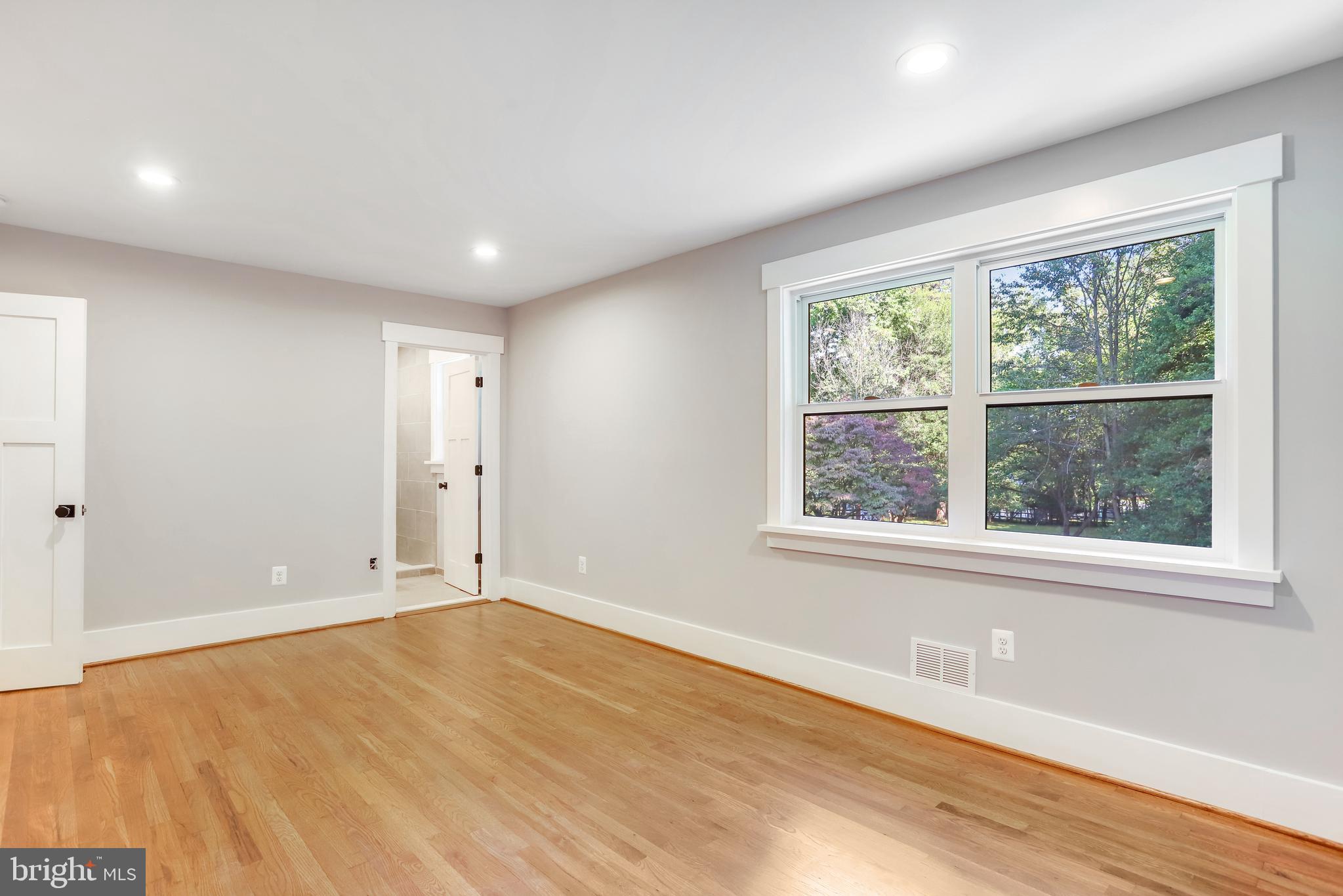 WILLIAMSBURG VILLAGE - Residential