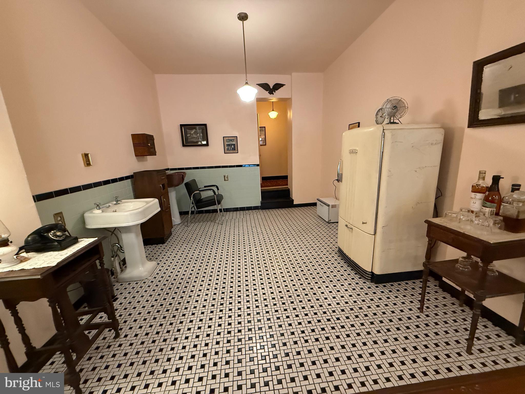 GRADUATE HOSPITAL - Residential Income