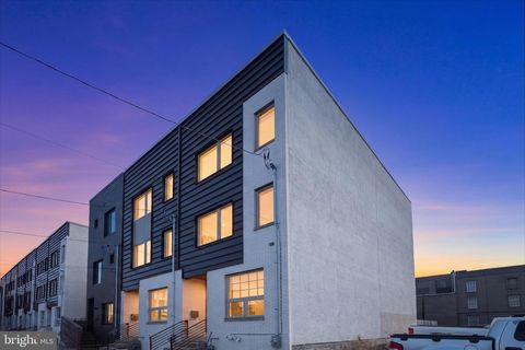 Townhouse For Sale - 1943 E Cumberland Street<br/> PHILADELPHIA, PA 19125