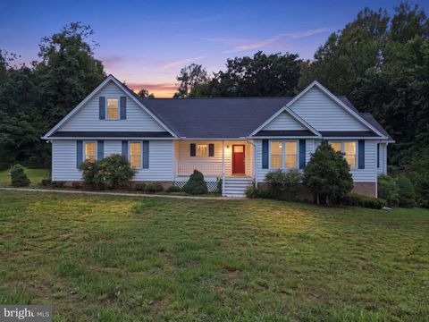 Homes For Sale - 555 Clements Dr Dr<br/> Essex County, TAPPAHANNOCK, VA 22560