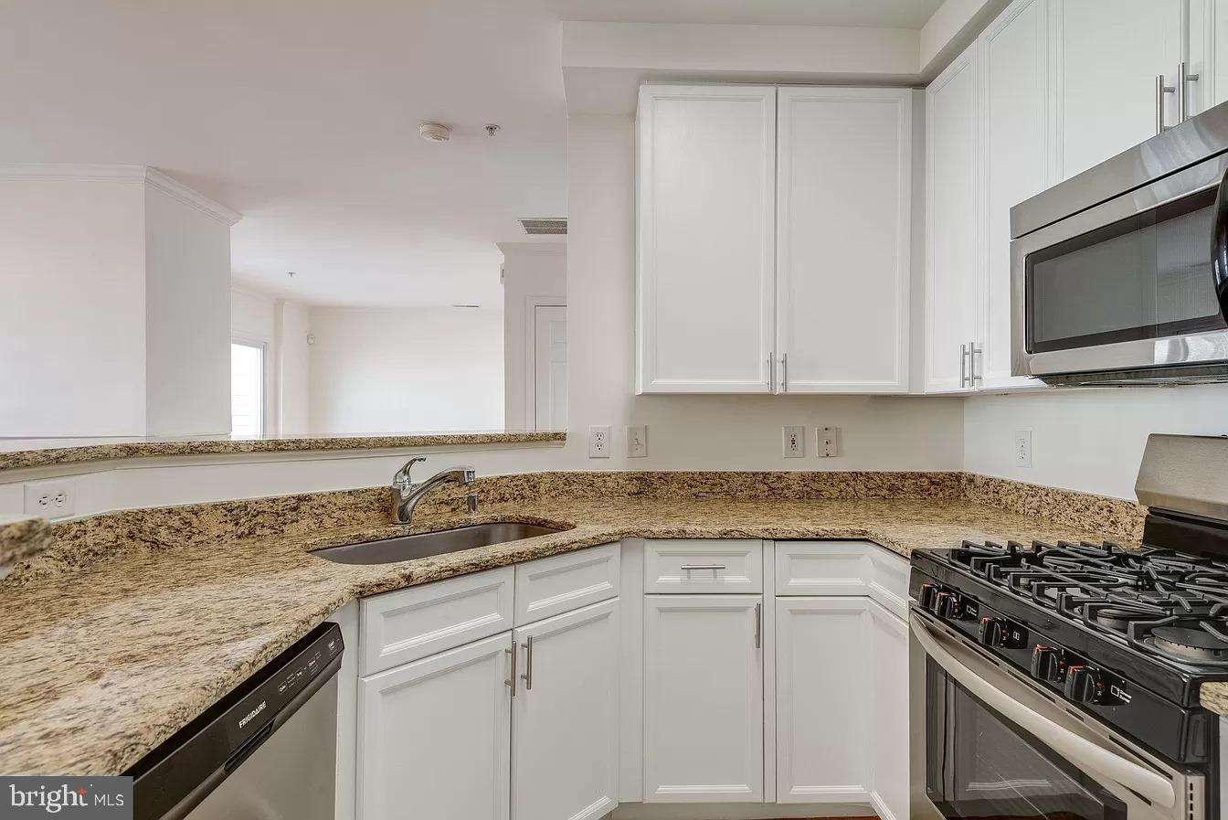 MANORS AT MCNAIR FARMS - Residential