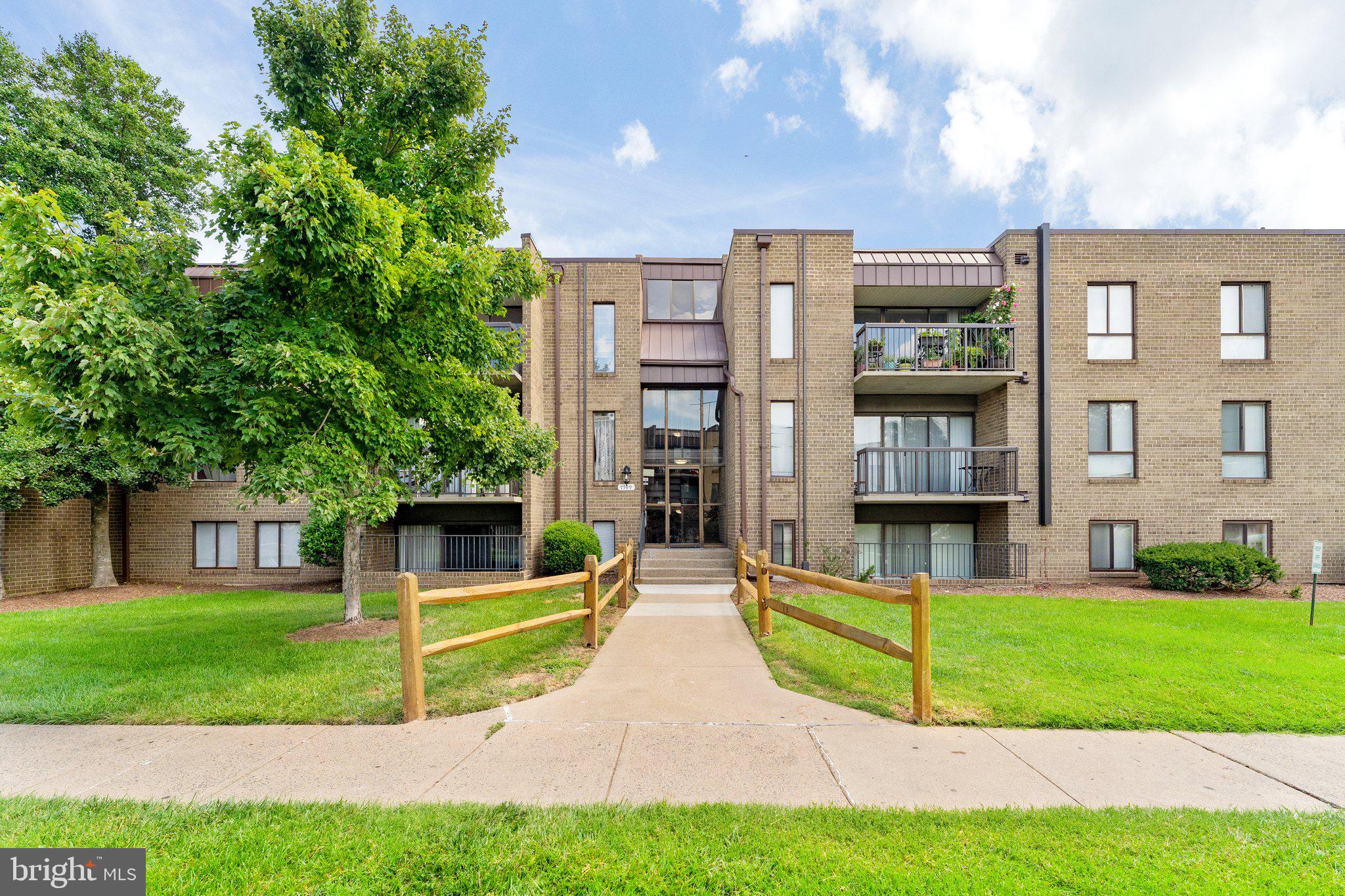 Welcome to this beautifully updated 2-bedroom, 1.5-bath condo in the heart of Manassas, ideally located just minutes from major commuter routes, shopping centers, dining, and public transportation. Situated in the highly desirable Summertree Condominiums, this second-floor unit offers the perfect blend of comfort, convenience, and value.
Step inside to find warm laminate wood flooring throughout the living and dining areas, complemented by ceramic tile in the kitchen and bathrooms. The spacious primary bedroom features a large walk-in closet and private full bath. Recent updates include fresh paint, newer carpet, a brand-new washer and dryer, a new dishwasher, and updated HVAC, stove, and microwave — all ensuring peace of mind and move-in ready comfort.
Relax on your private balcony with views of the well-maintained common areas. The community offers fantastic amenities, including a seasonal outdoor pool, playground, open green space, and ample unassigned parking. The condo fee includes water, sewer, trash removal, exterior building maintenance, and common area upkeep.
Located just a 5-minute drive to I-66 and Route 28, this home is also close to multiple VRE stations, making commuting a breeze. You’ll love the convenience of having nearby shopping plazas, grocery stores, restaurants, parks, and entertainment options — including Bull Run Plaza, Signal Hill Park, and historic Old Town Manassas.
Whether you’re a first-time buyer, downsizing, or looking for a solid investment, this well-maintained and affordably priced condo is a must-see!
