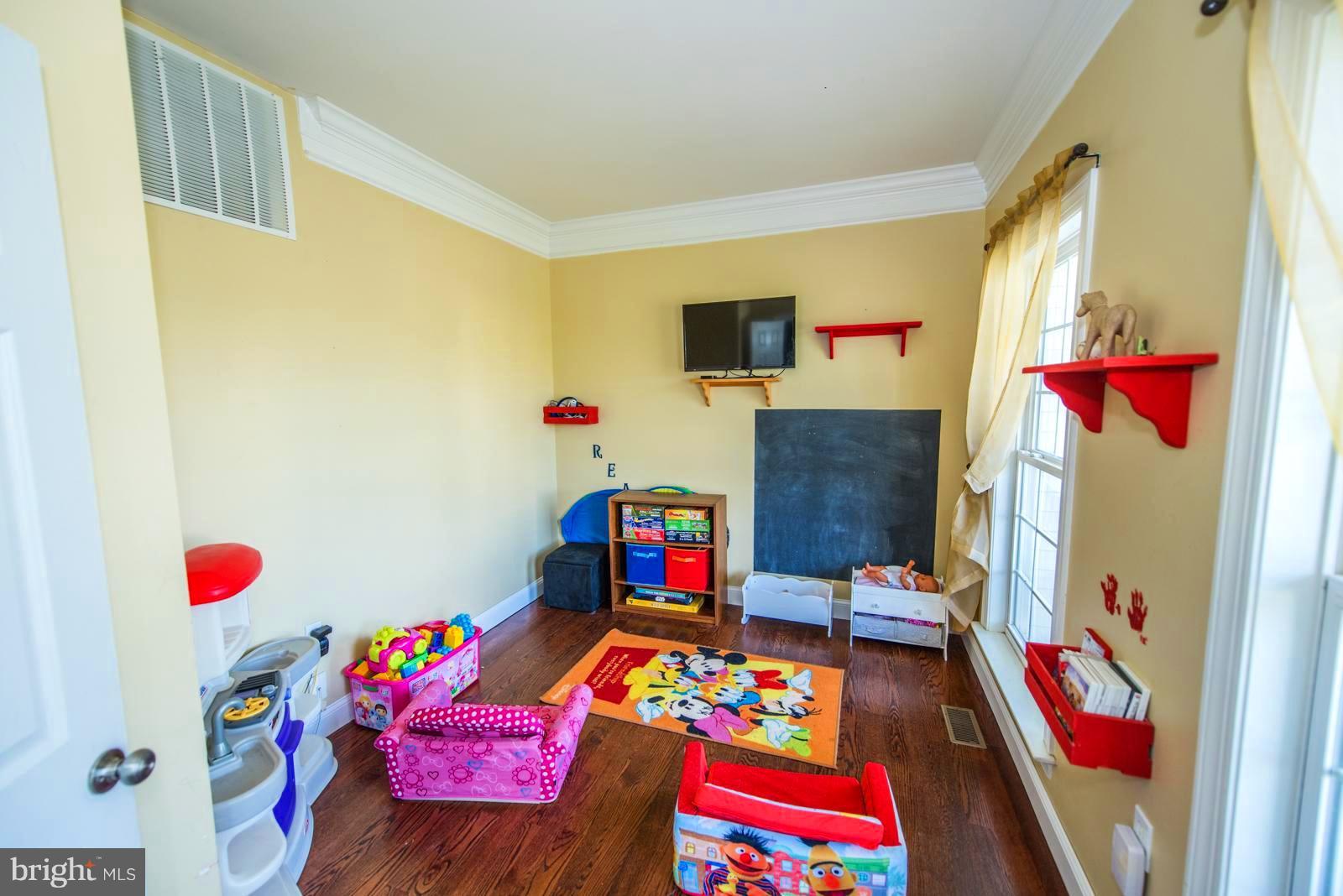 MEADOW BROOK - Residential