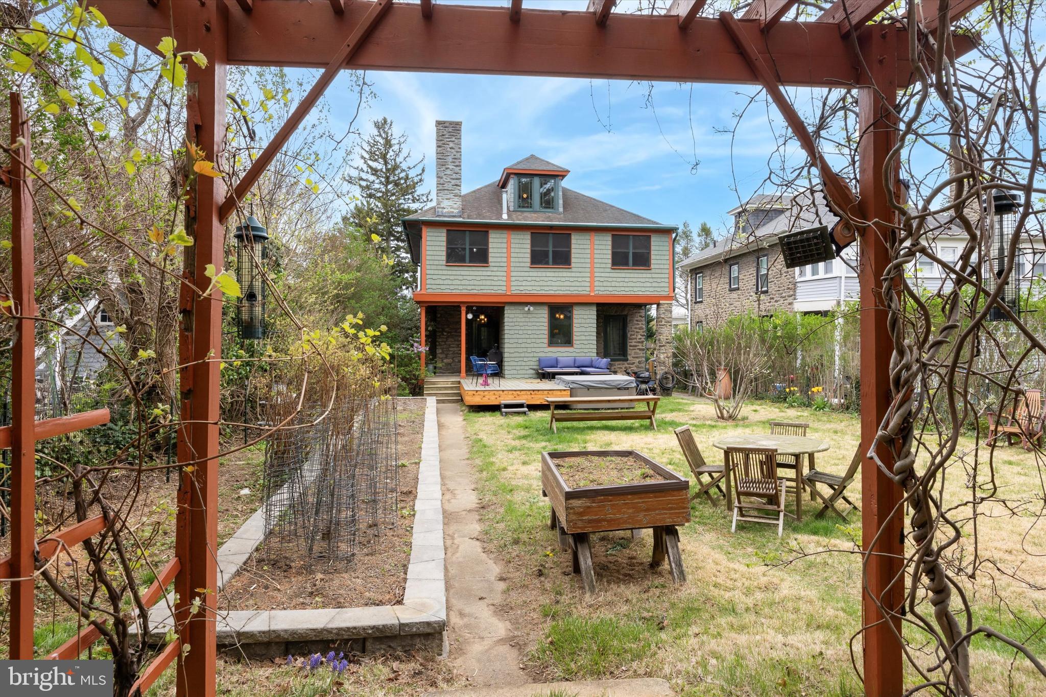 EAST OAK LANE - Residential