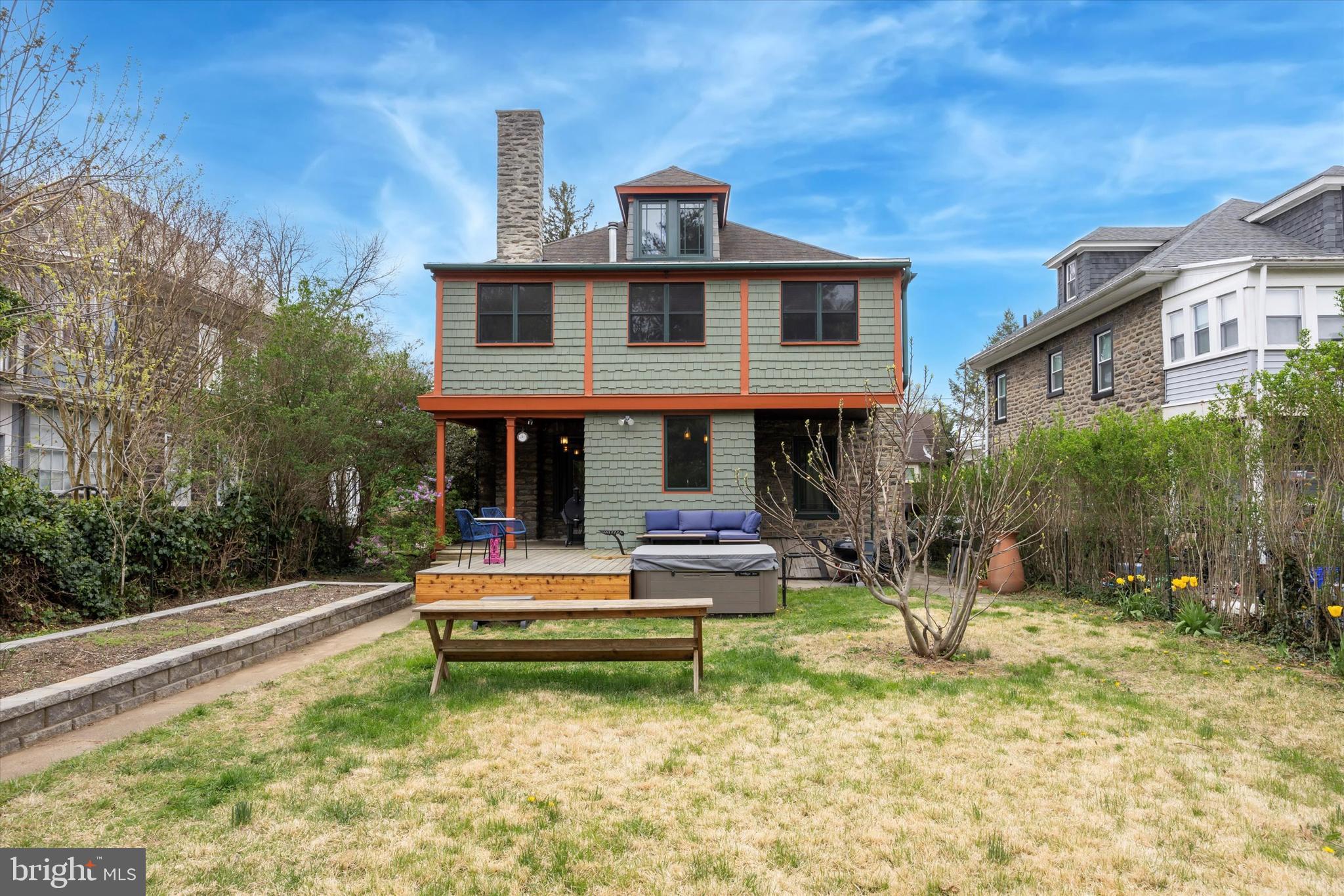 EAST OAK LANE - Residential