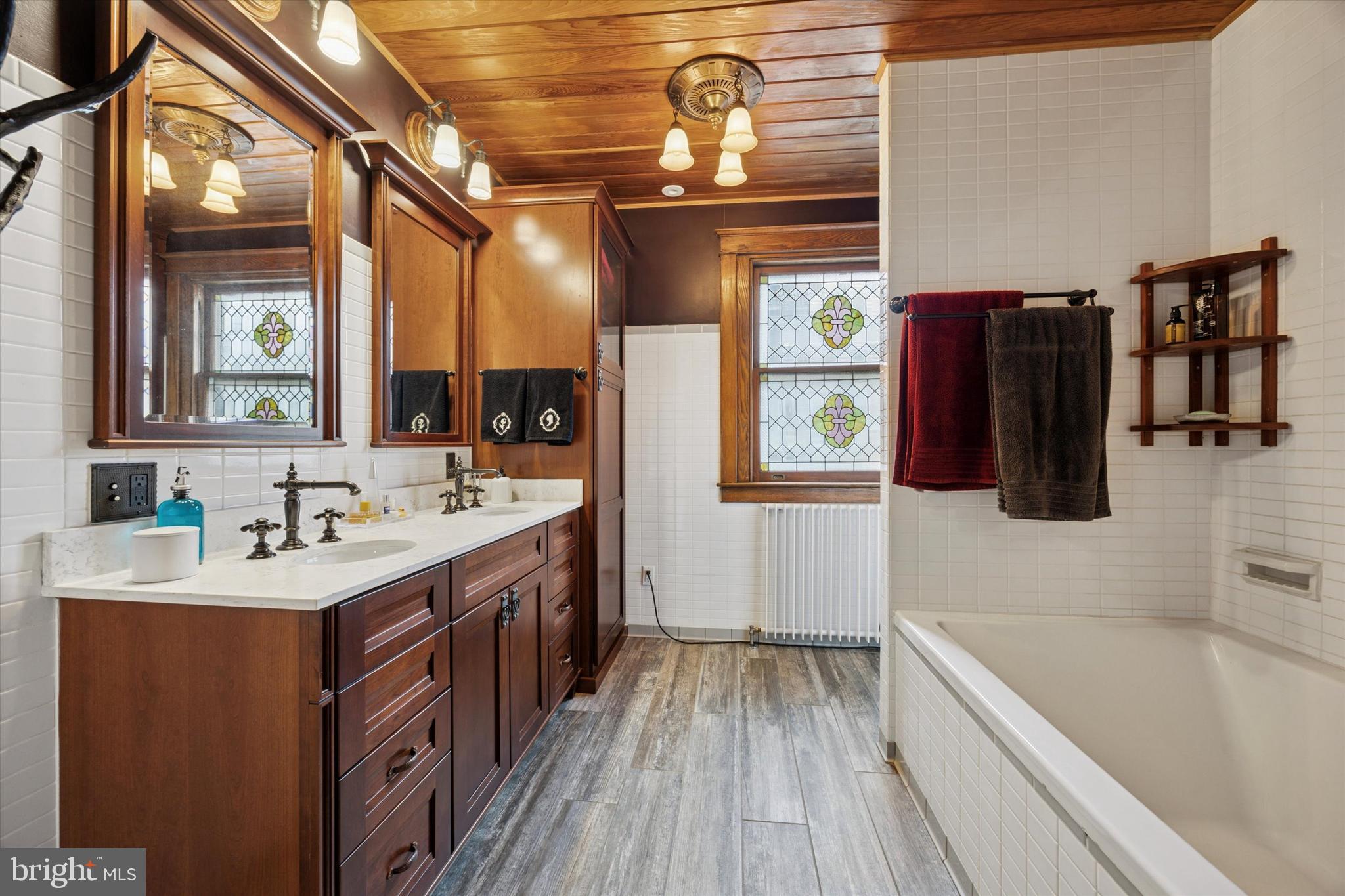 EAST OAK LANE - Residential