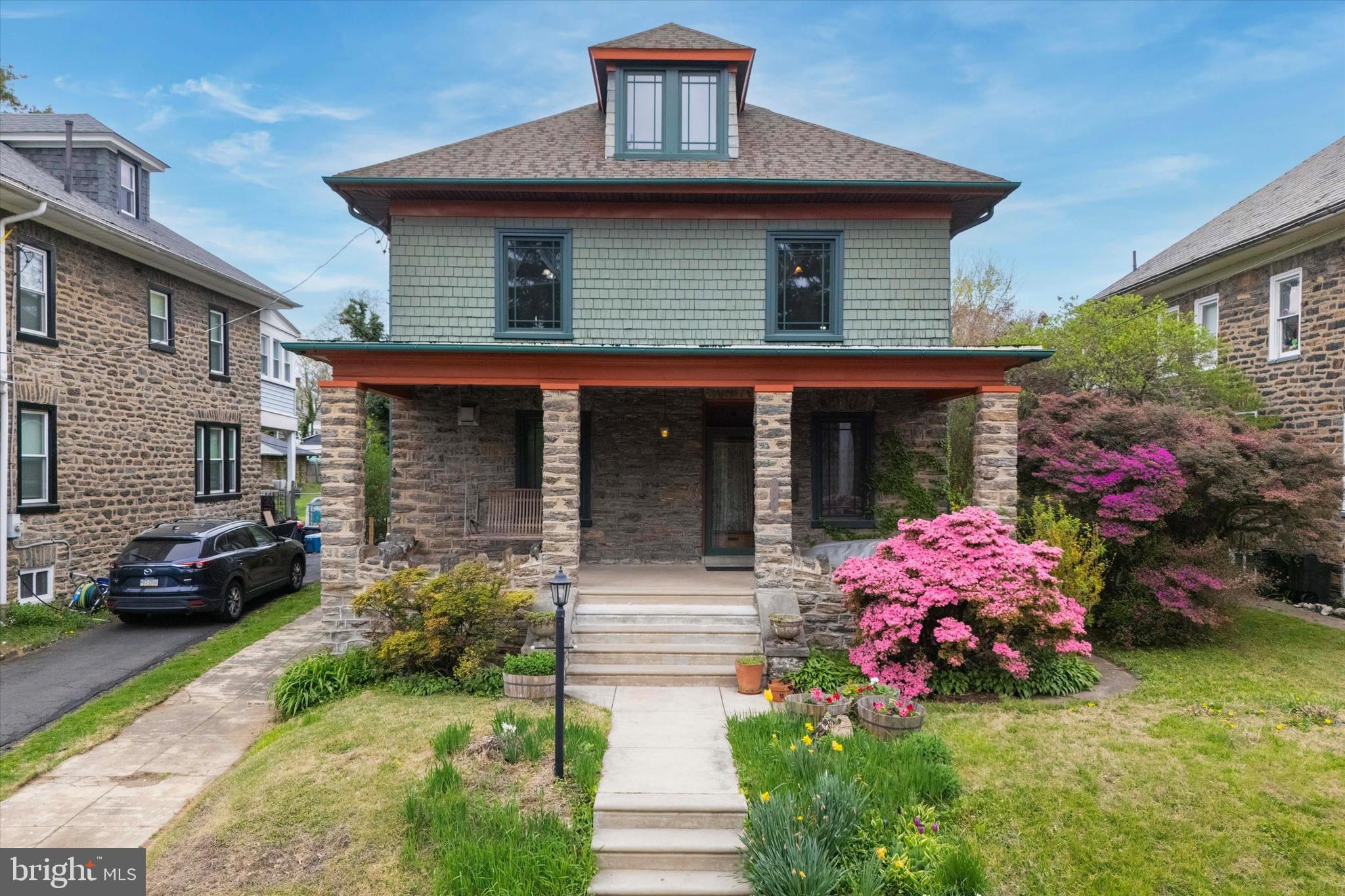 EAST OAK LANE - Residential