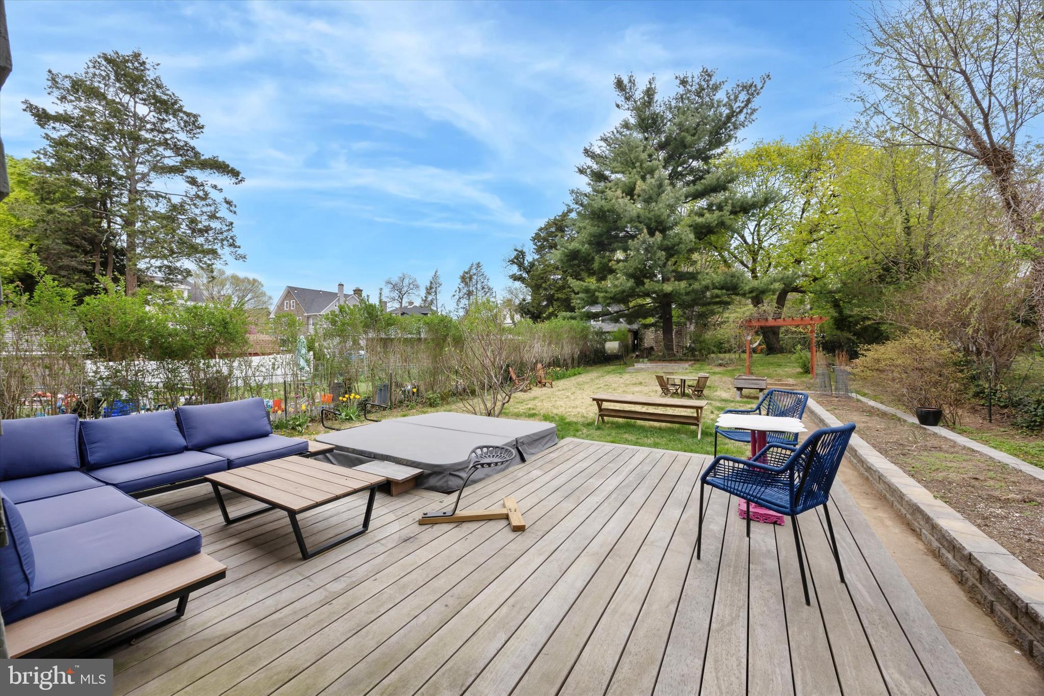 EAST OAK LANE - Residential