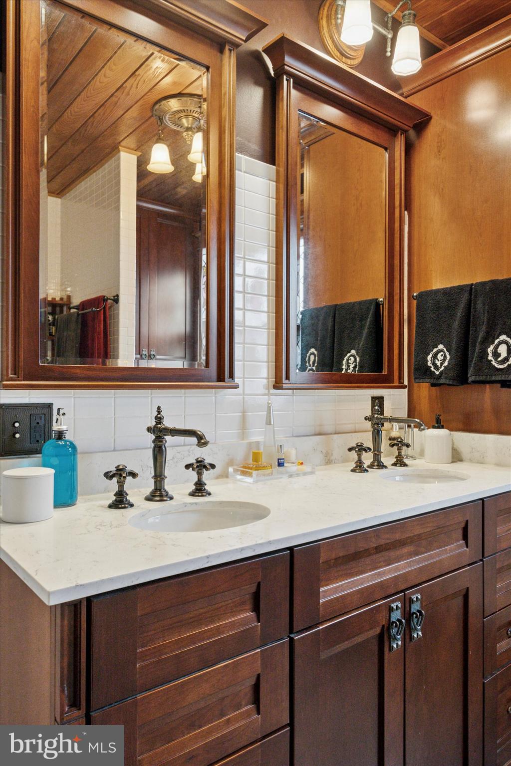 EAST OAK LANE - Residential