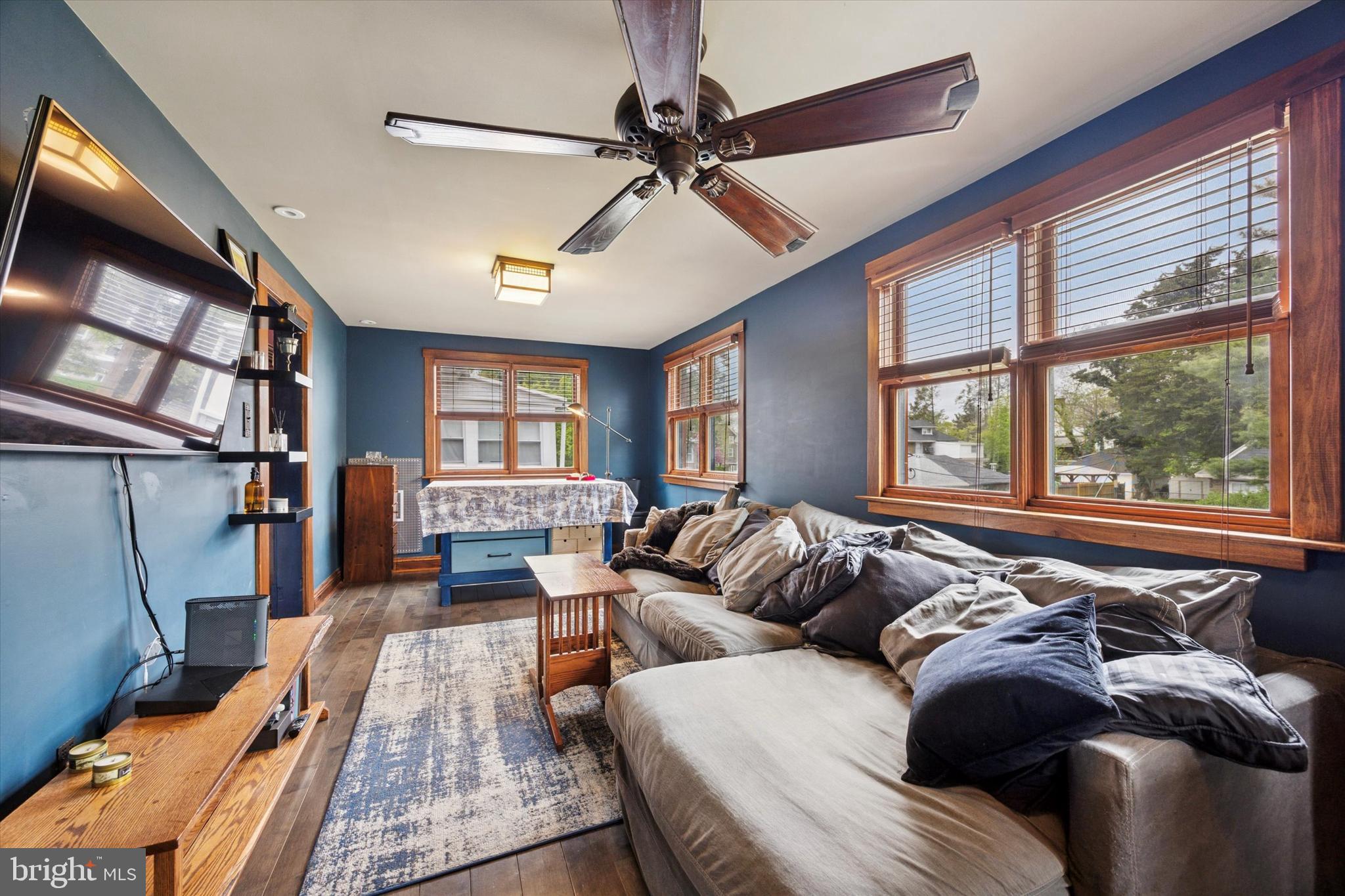 EAST OAK LANE - Residential