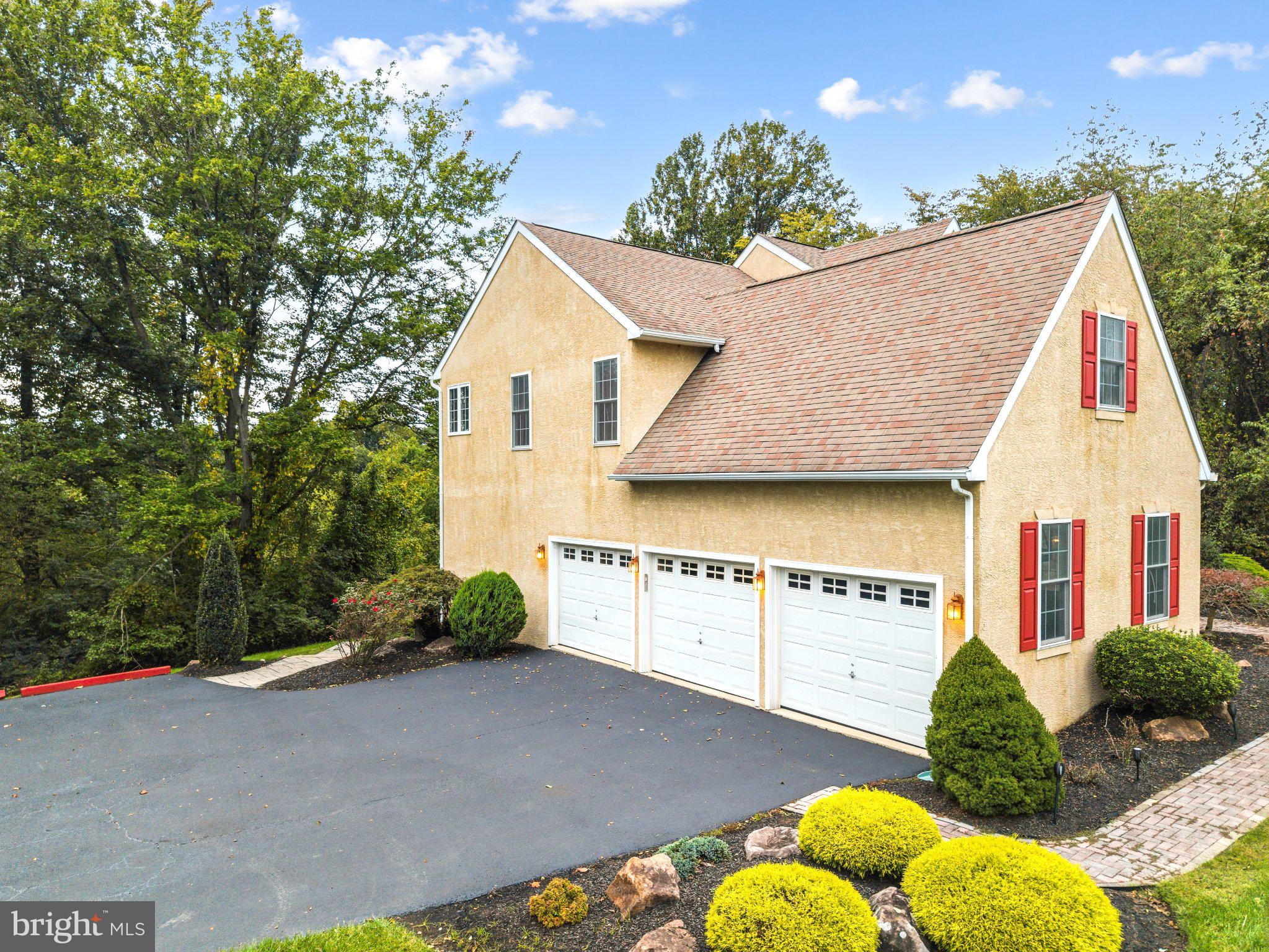 904 VICTORIA COURT