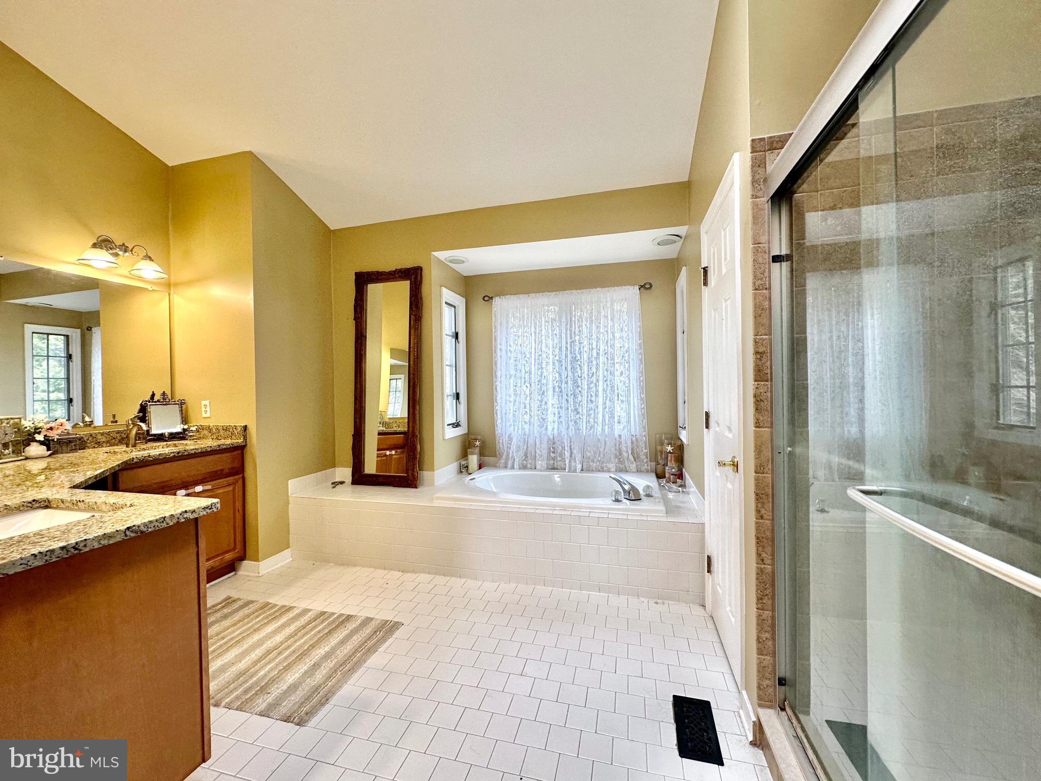 OVERVIEW MANOR - Residential