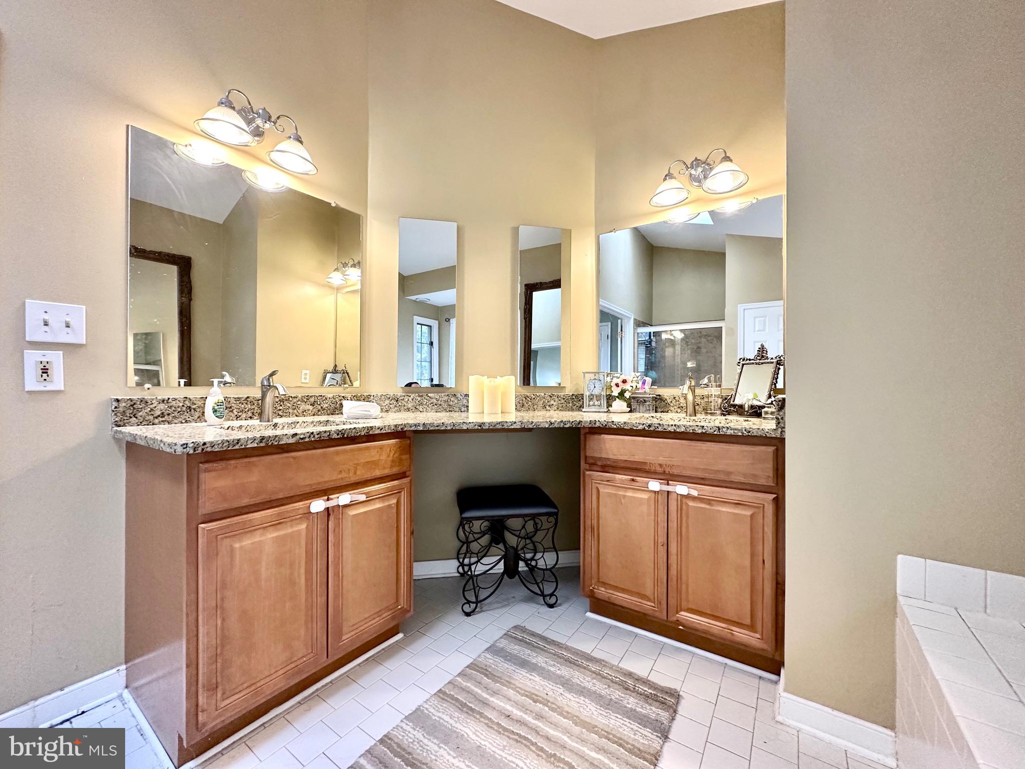 OVERVIEW MANOR - Residential