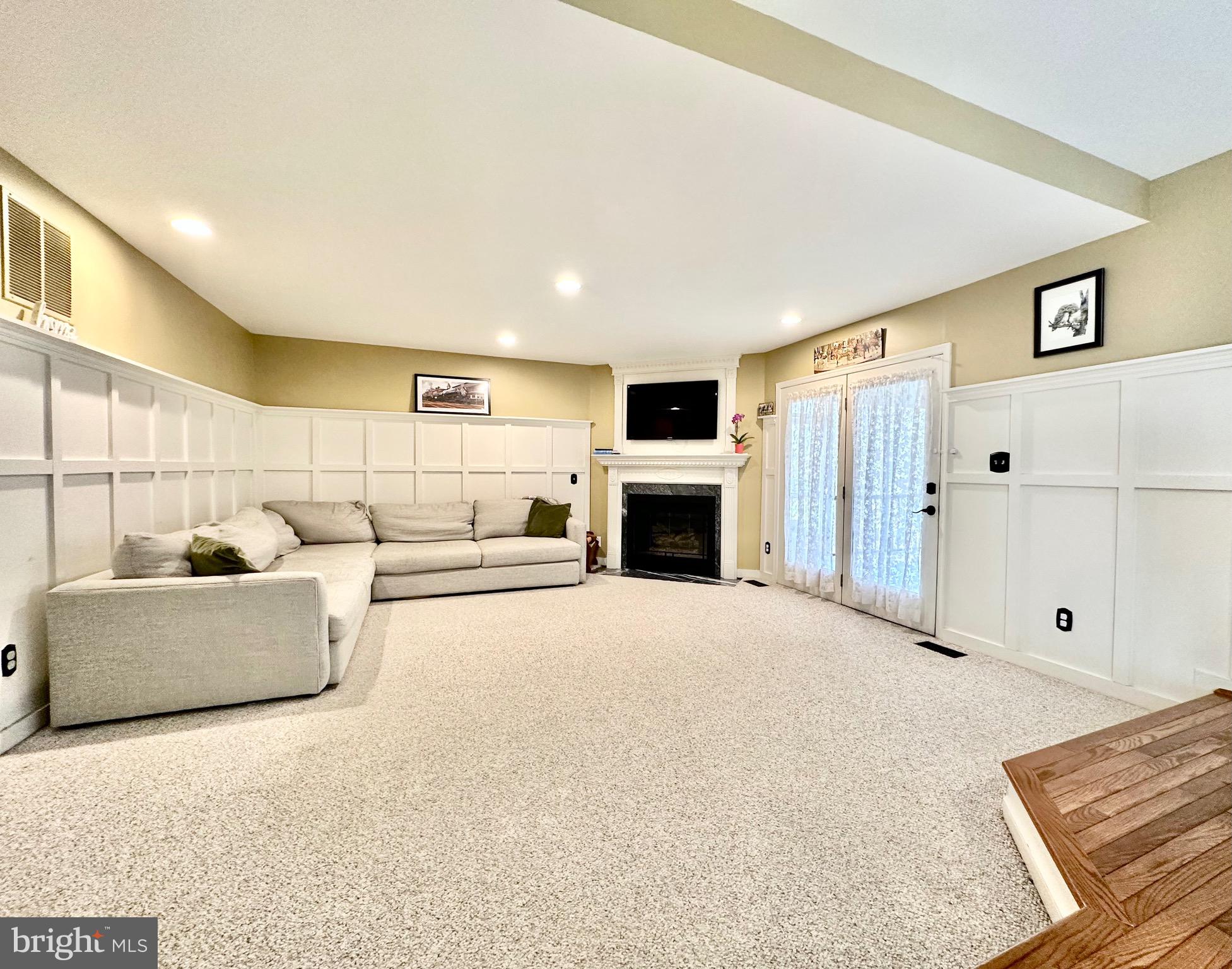 OVERVIEW MANOR - Residential