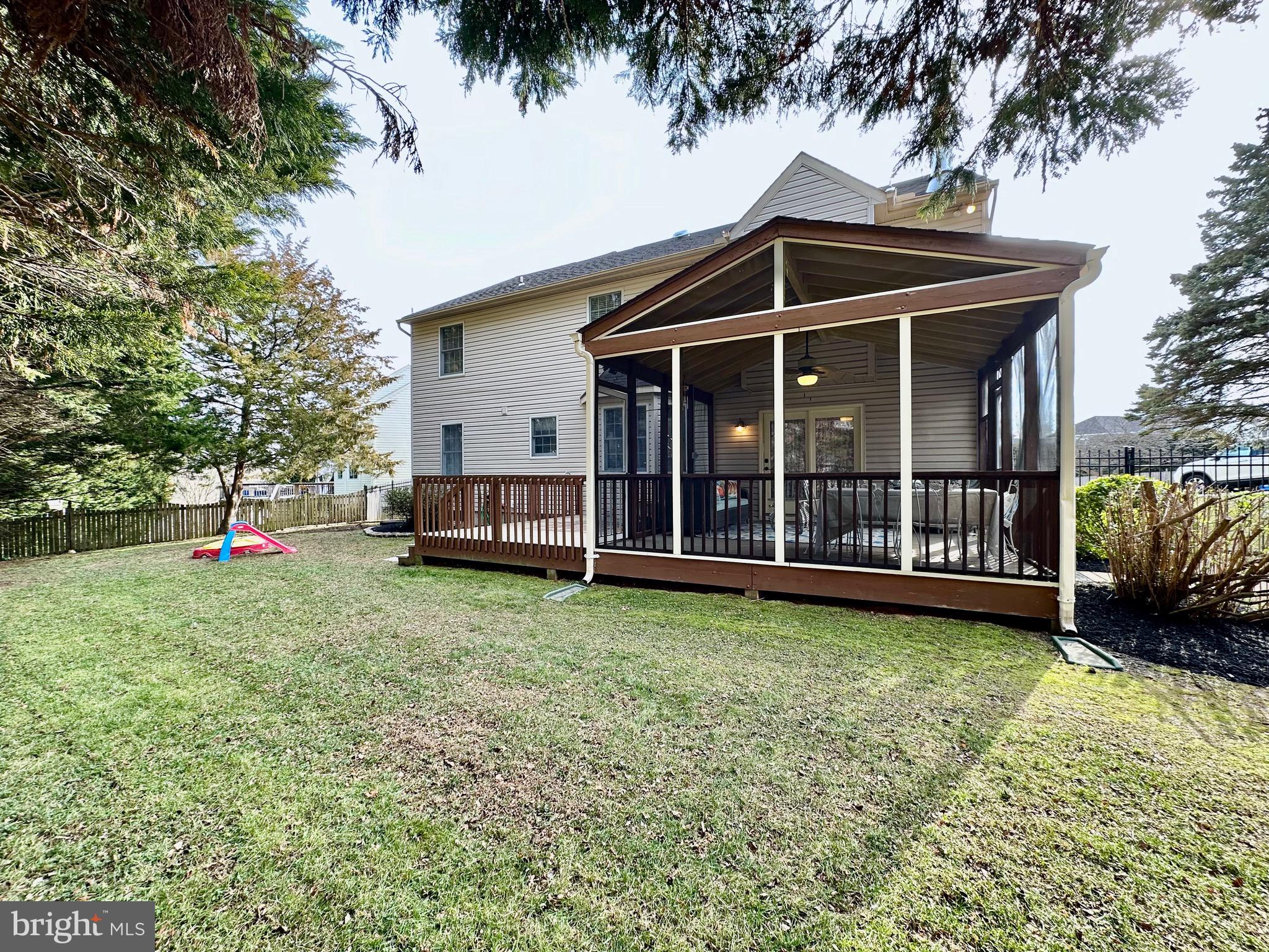 OVERVIEW MANOR - Residential