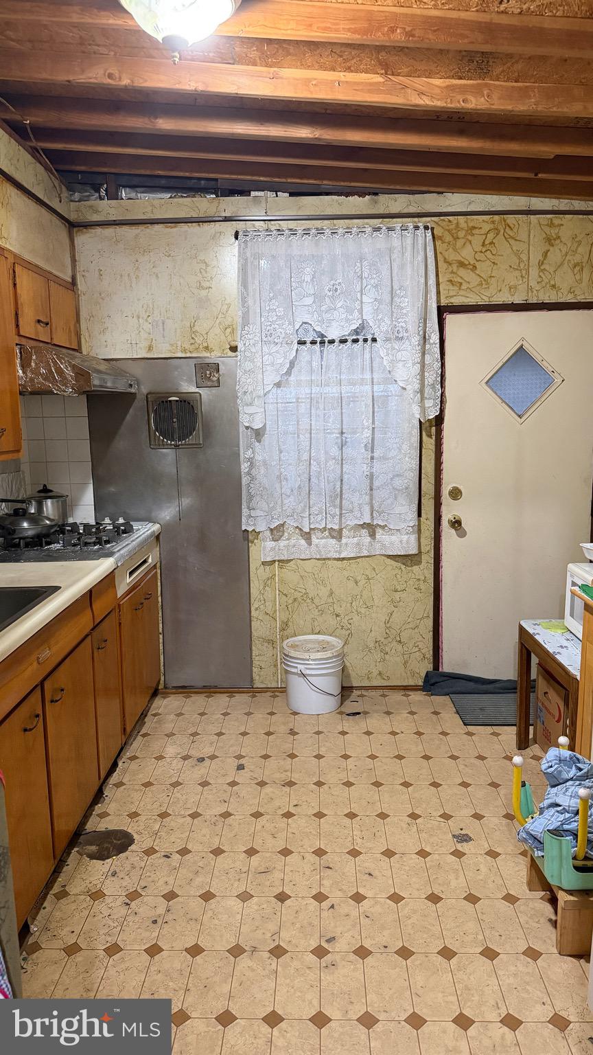 EAST KENSINGTON - Residential