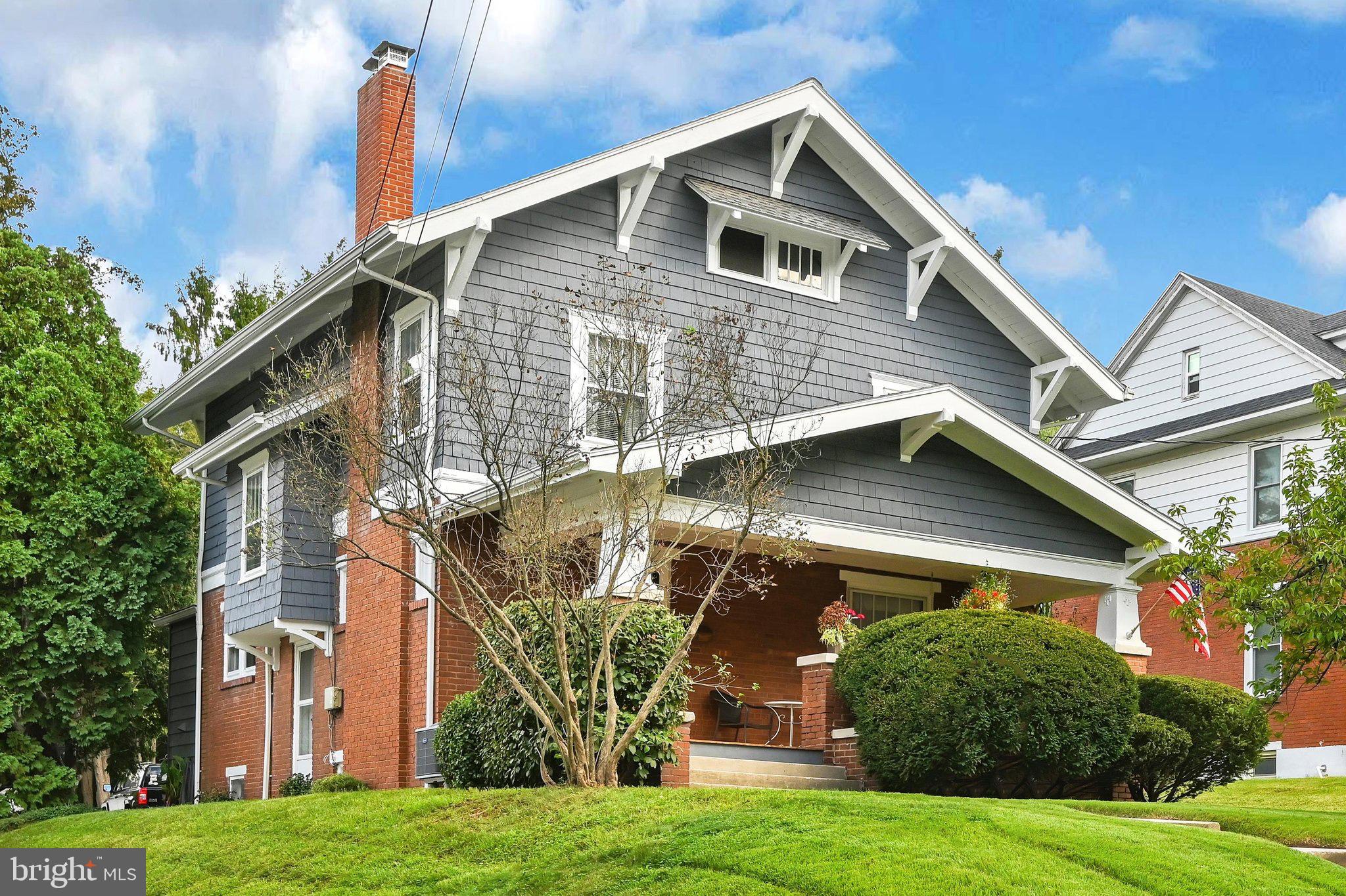 221 E AREBA AVENUE