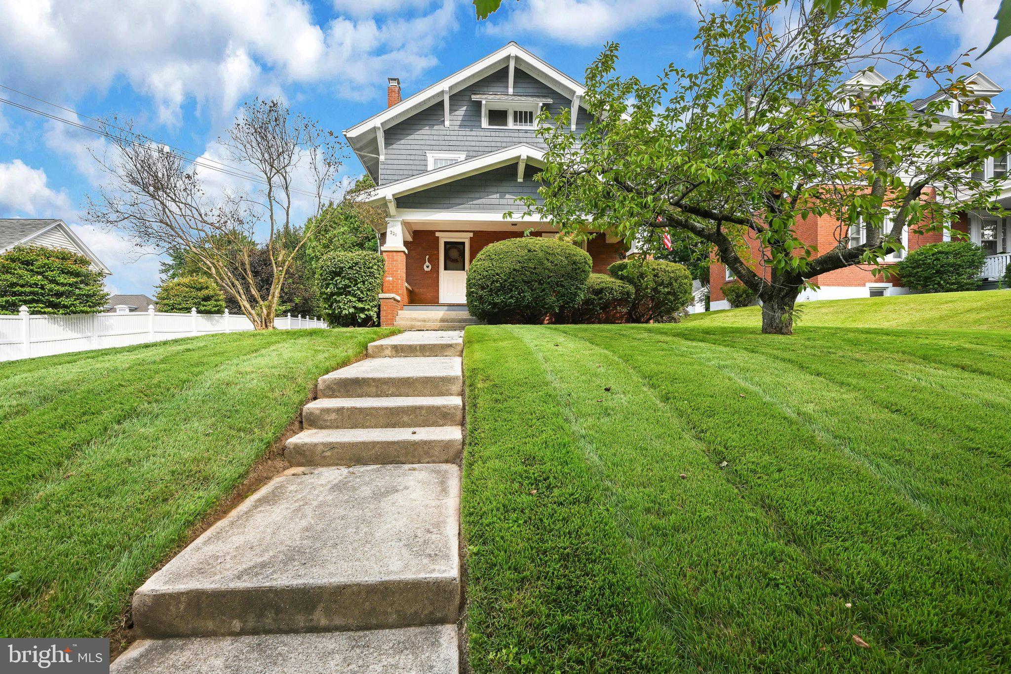 221 E AREBA AVENUE