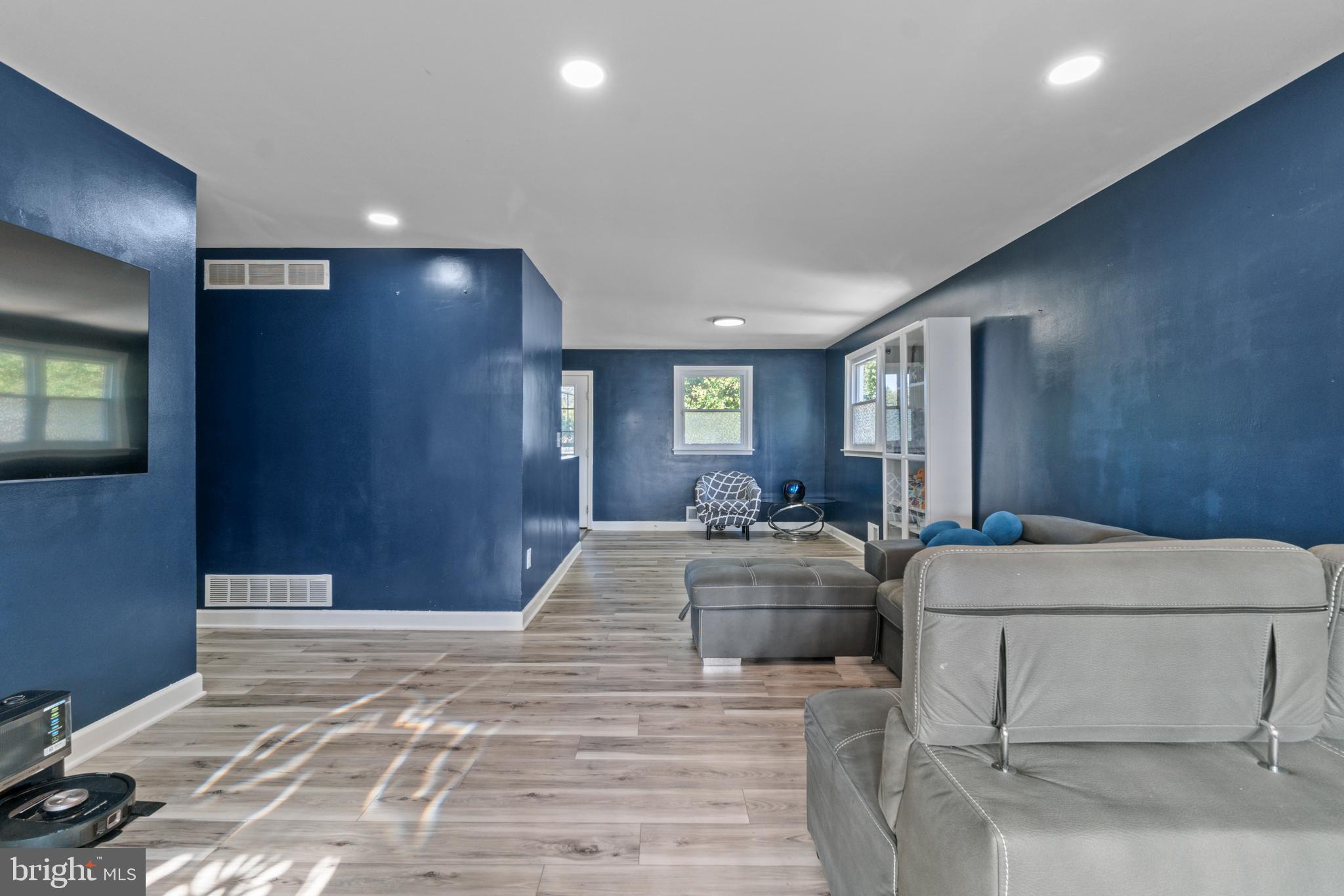 CATONSVILLE MANOR - Residential