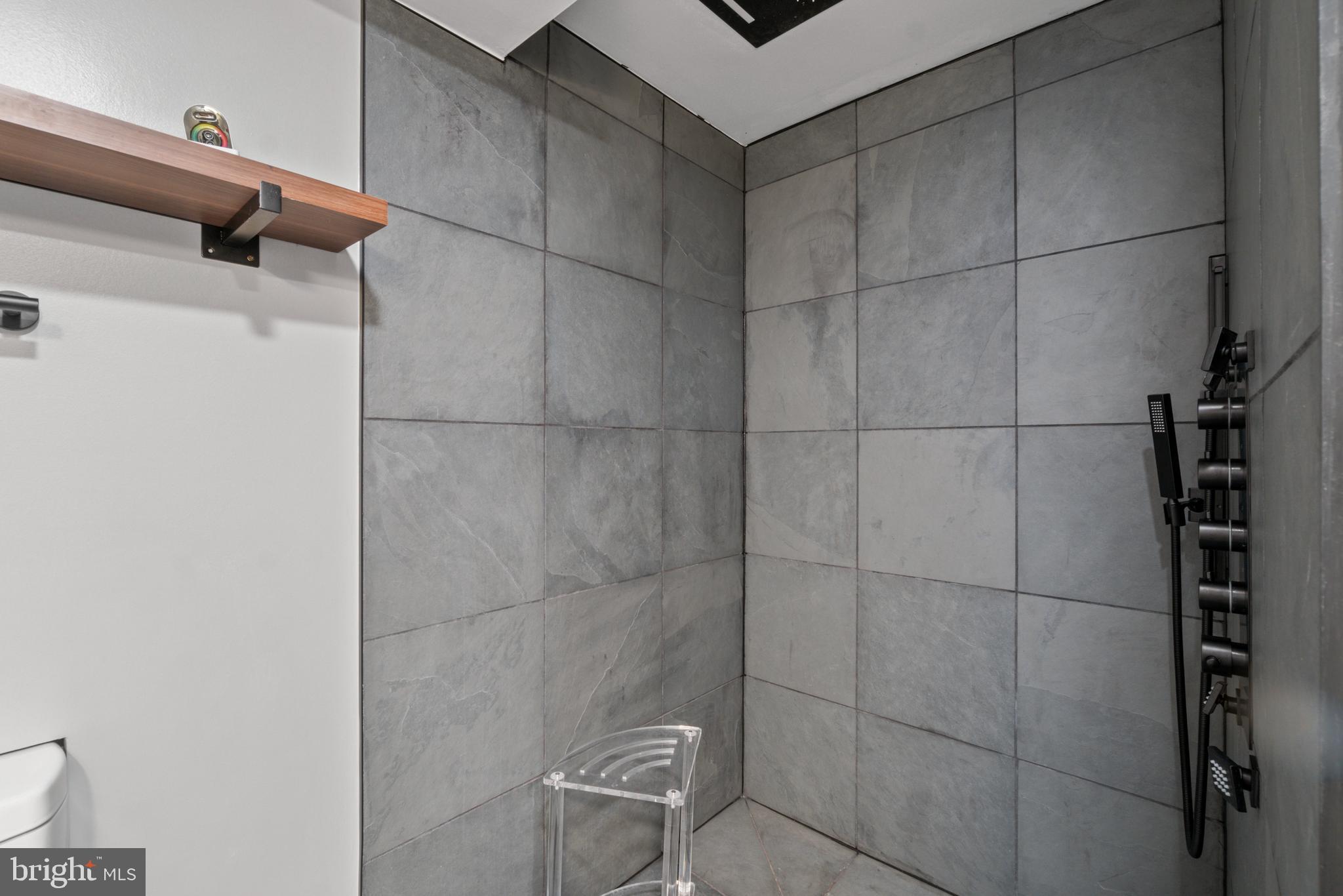 CATONSVILLE MANOR - Residential