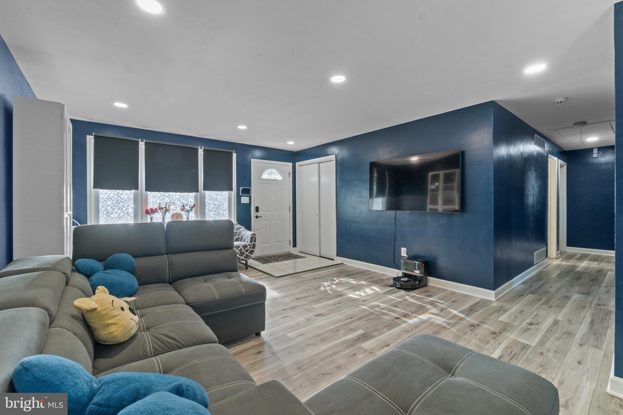 CATONSVILLE MANOR - Residential