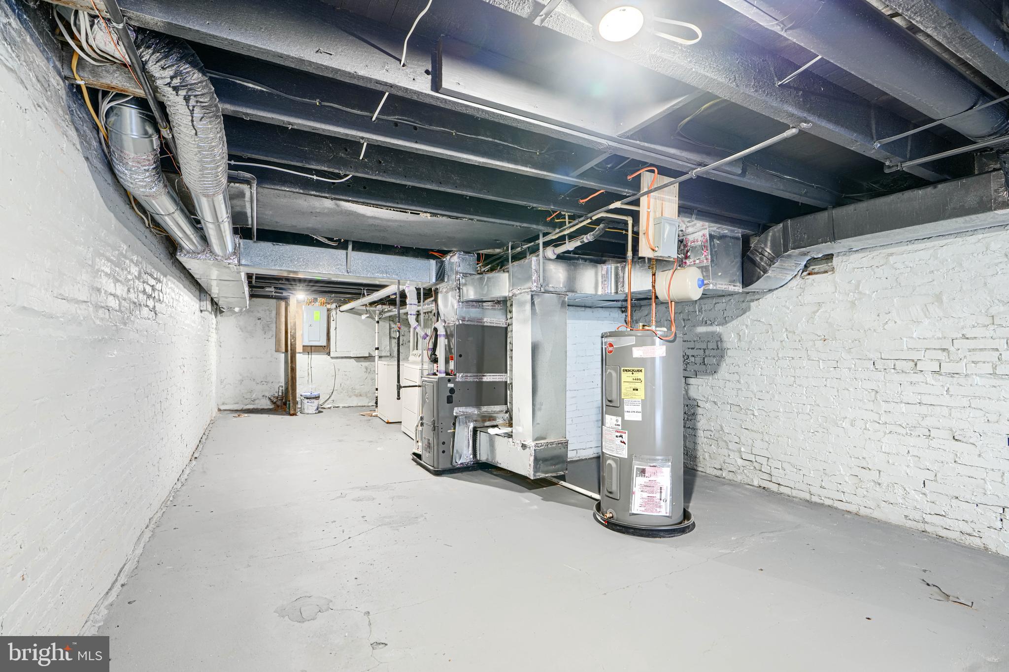 BROADWAY - Residential Lease