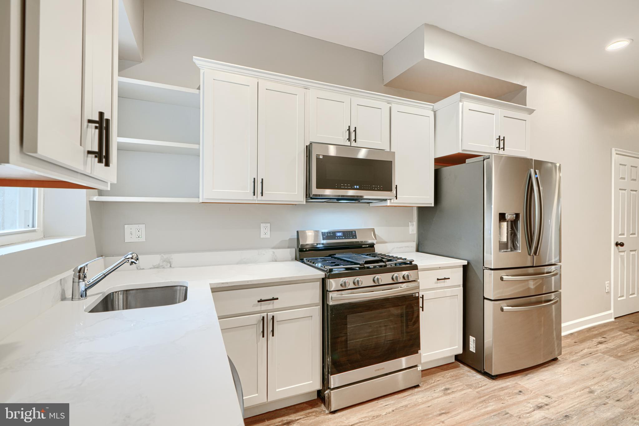 BROADWAY - Residential Lease