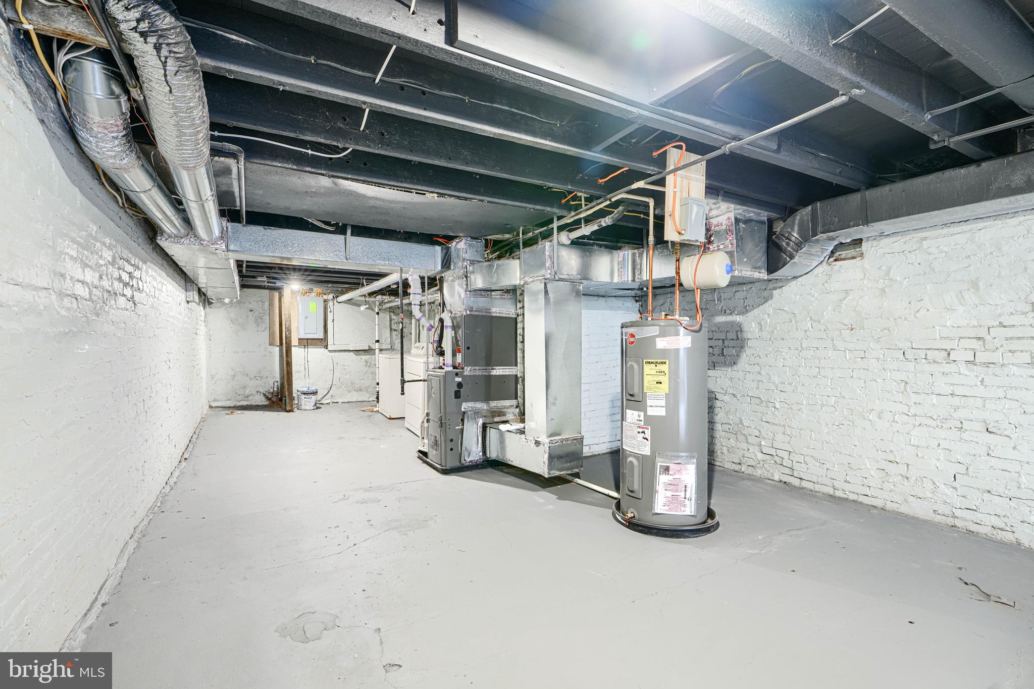 BROADWAY - Residential Lease