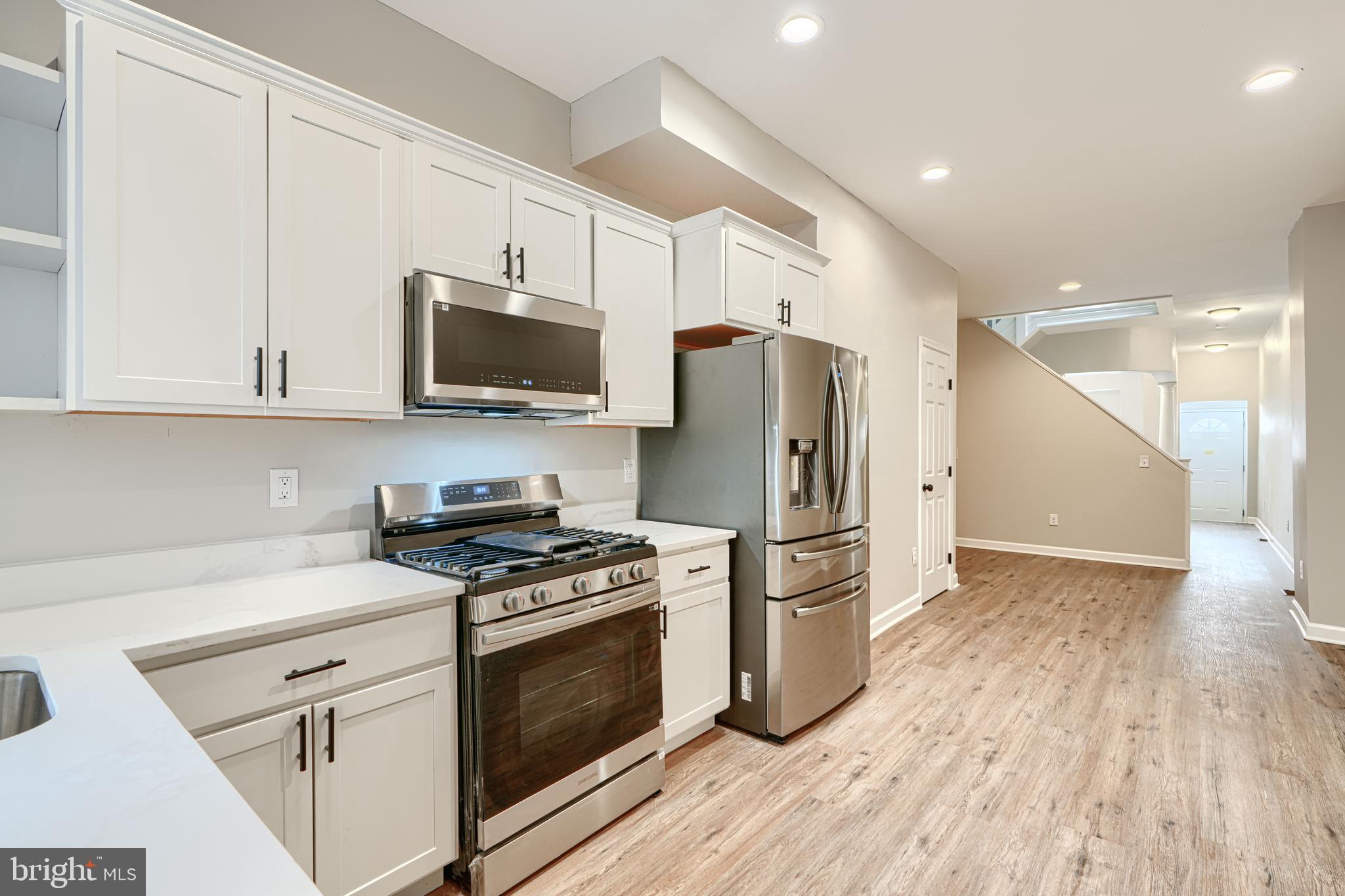 BROADWAY - Residential Lease