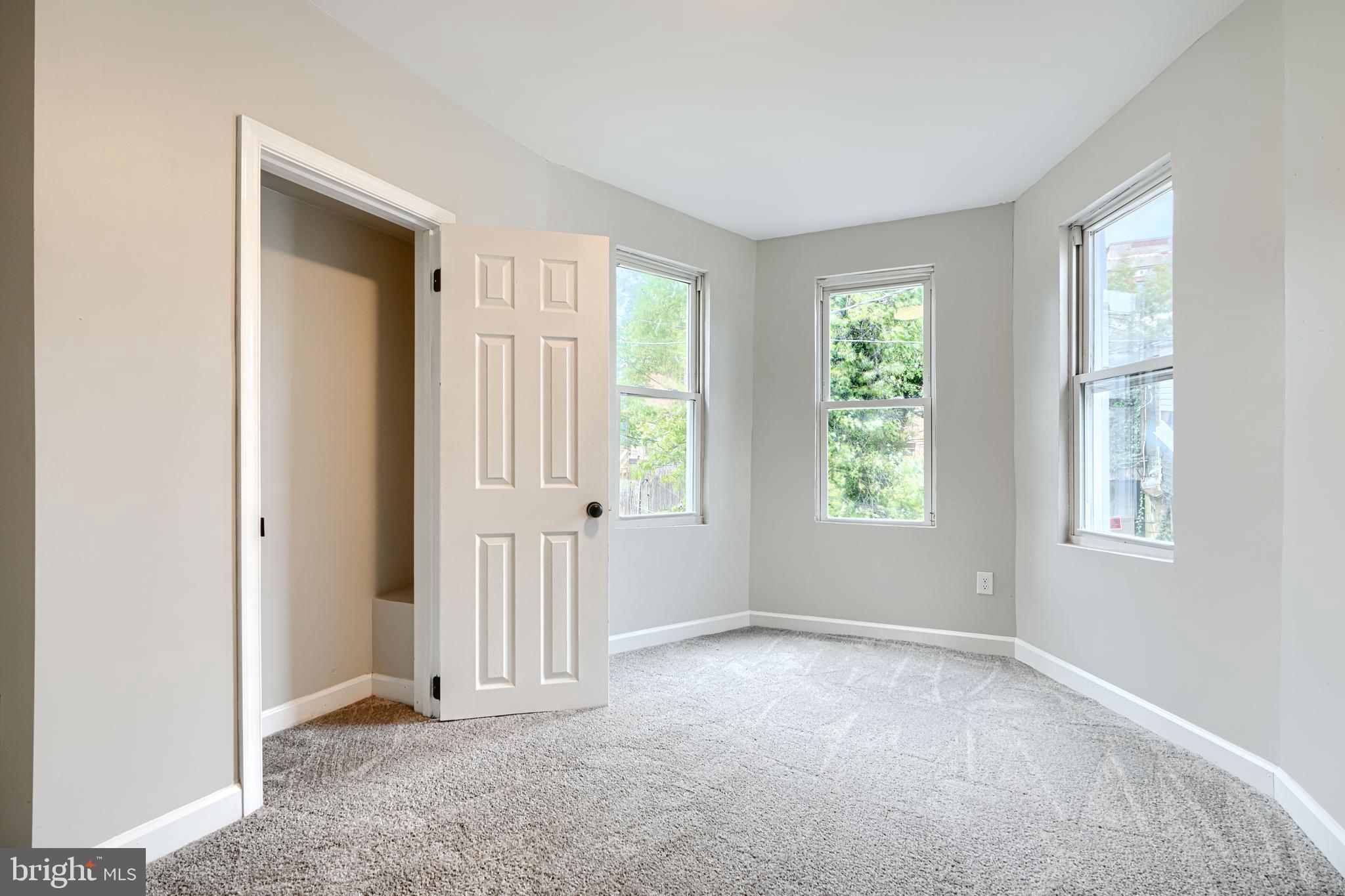 BROADWAY - Residential Lease