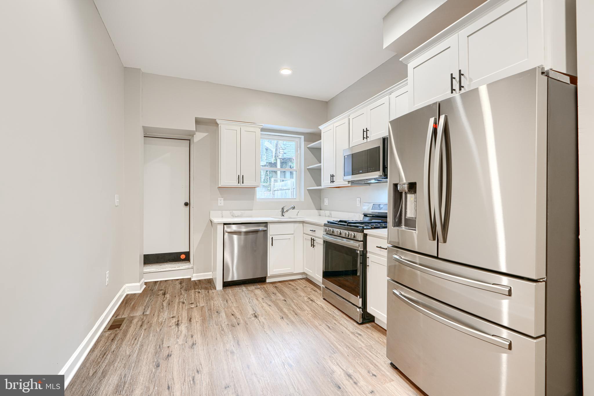 BROADWAY - Residential Lease