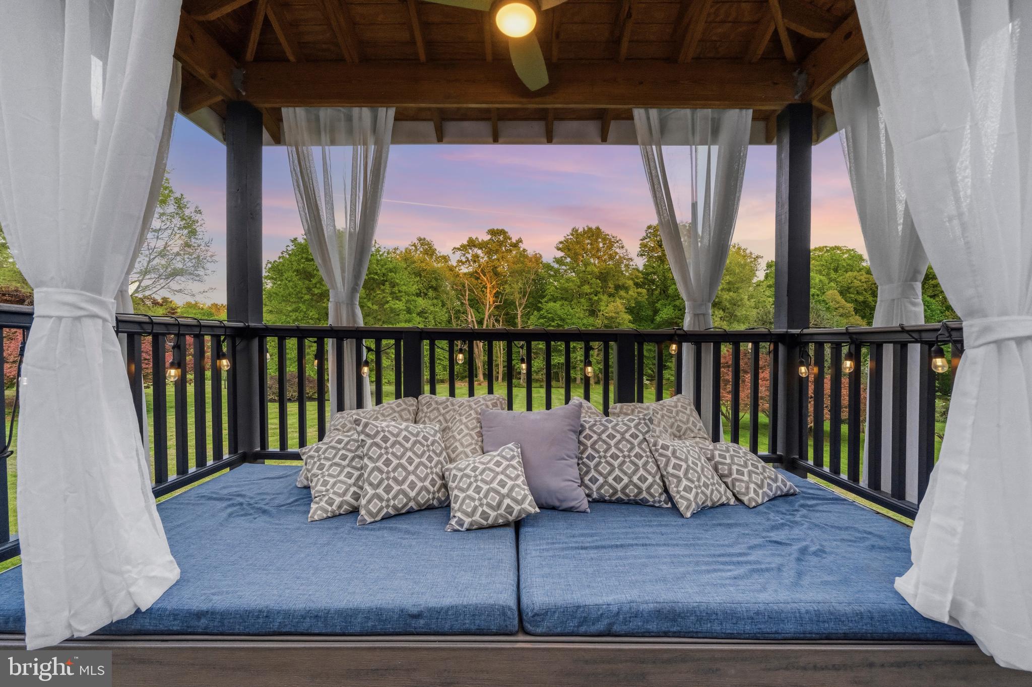 SPRING MEADOWS - Residential
