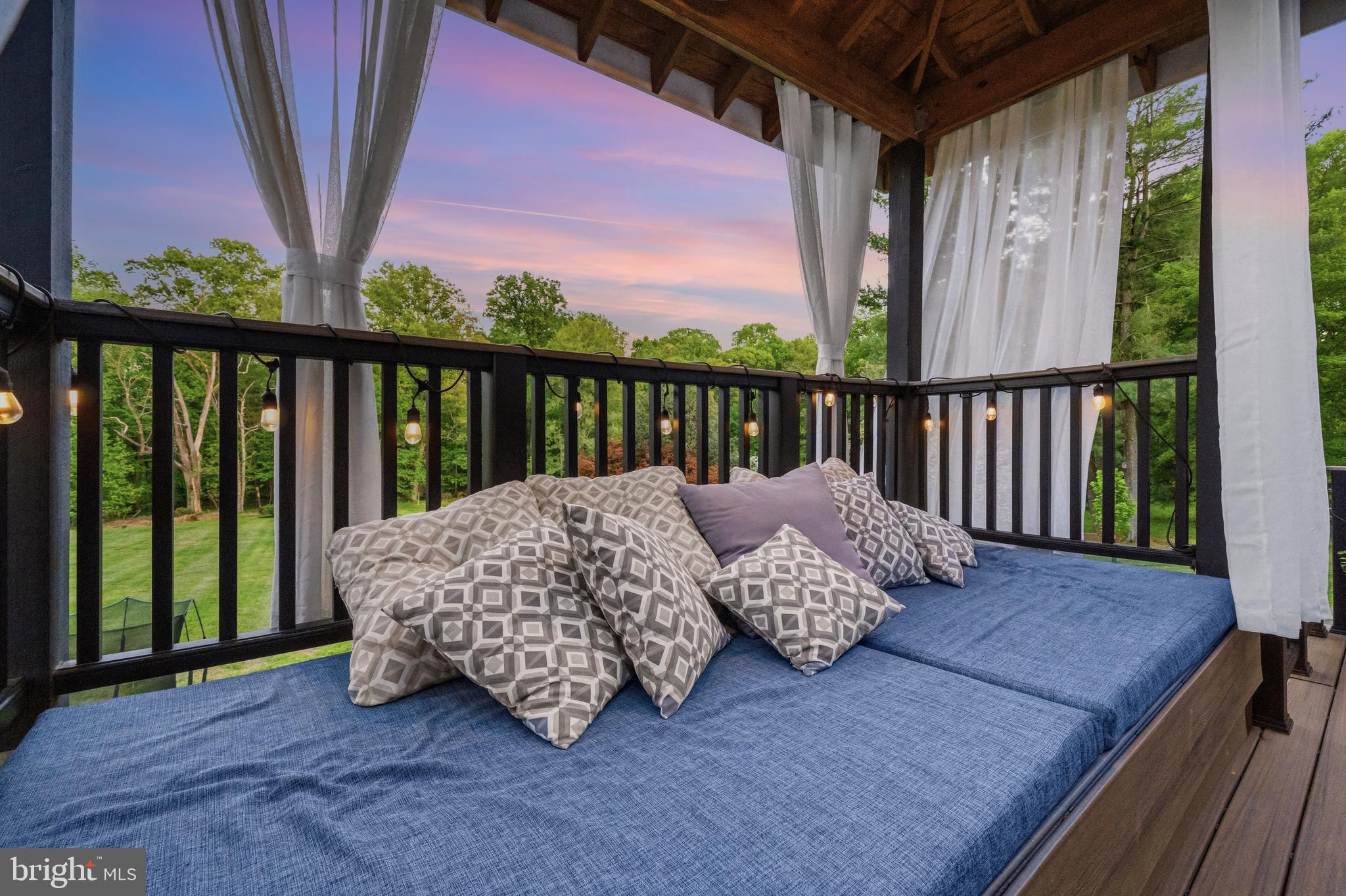 SPRING MEADOWS - Residential