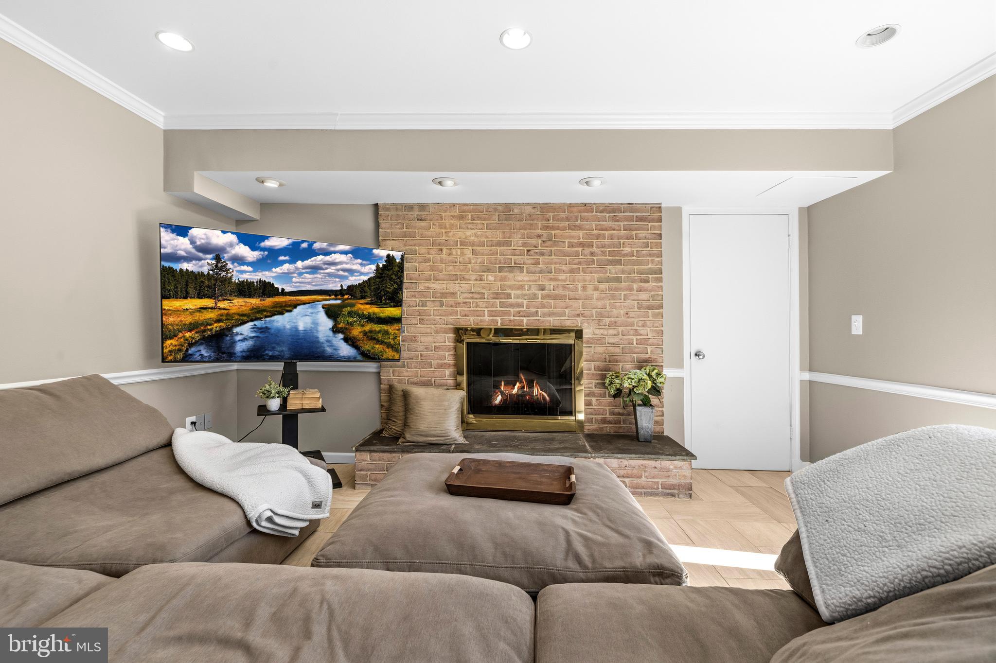 SPRING MEADOWS - Residential