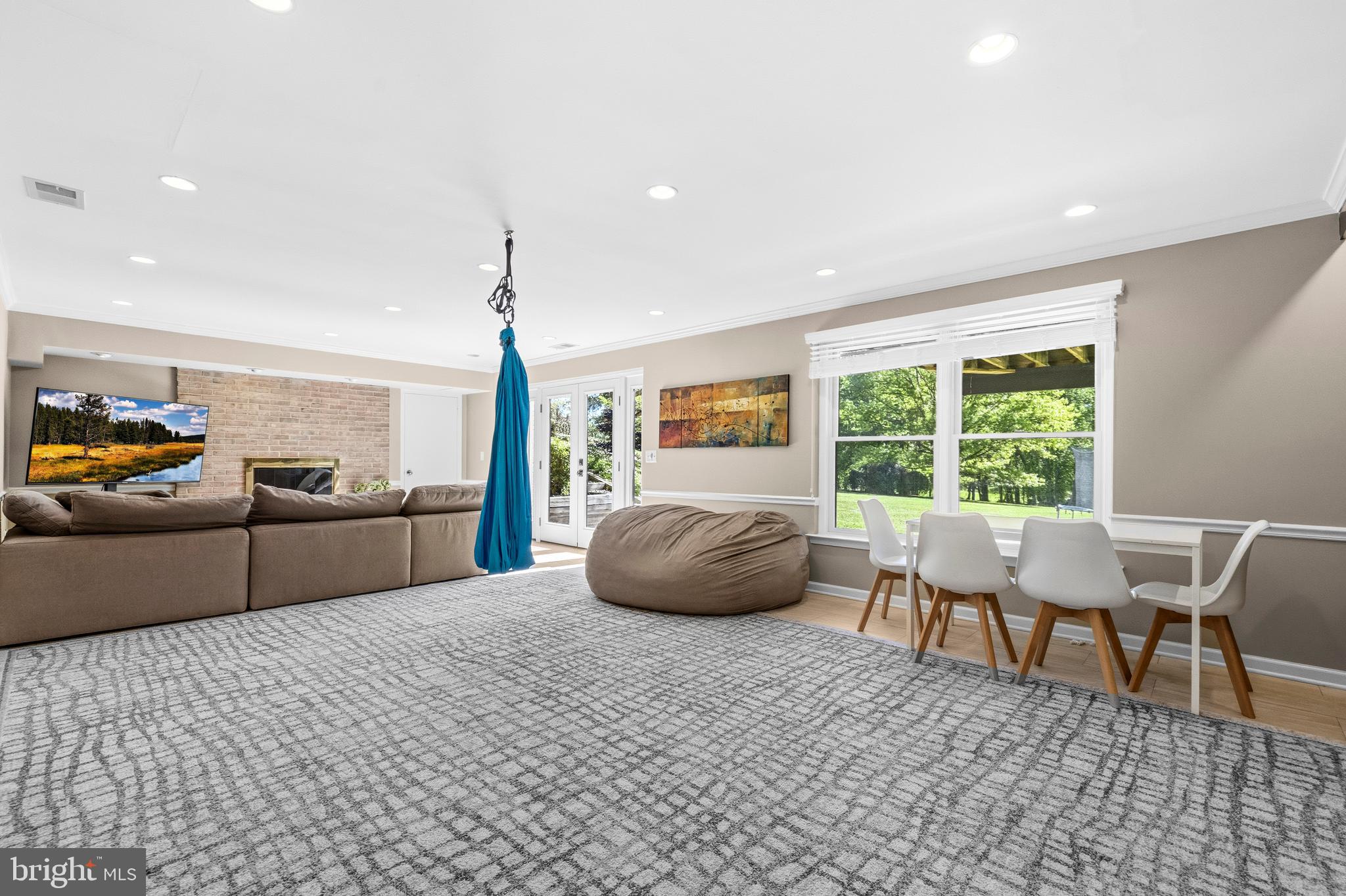 SPRING MEADOWS - Residential